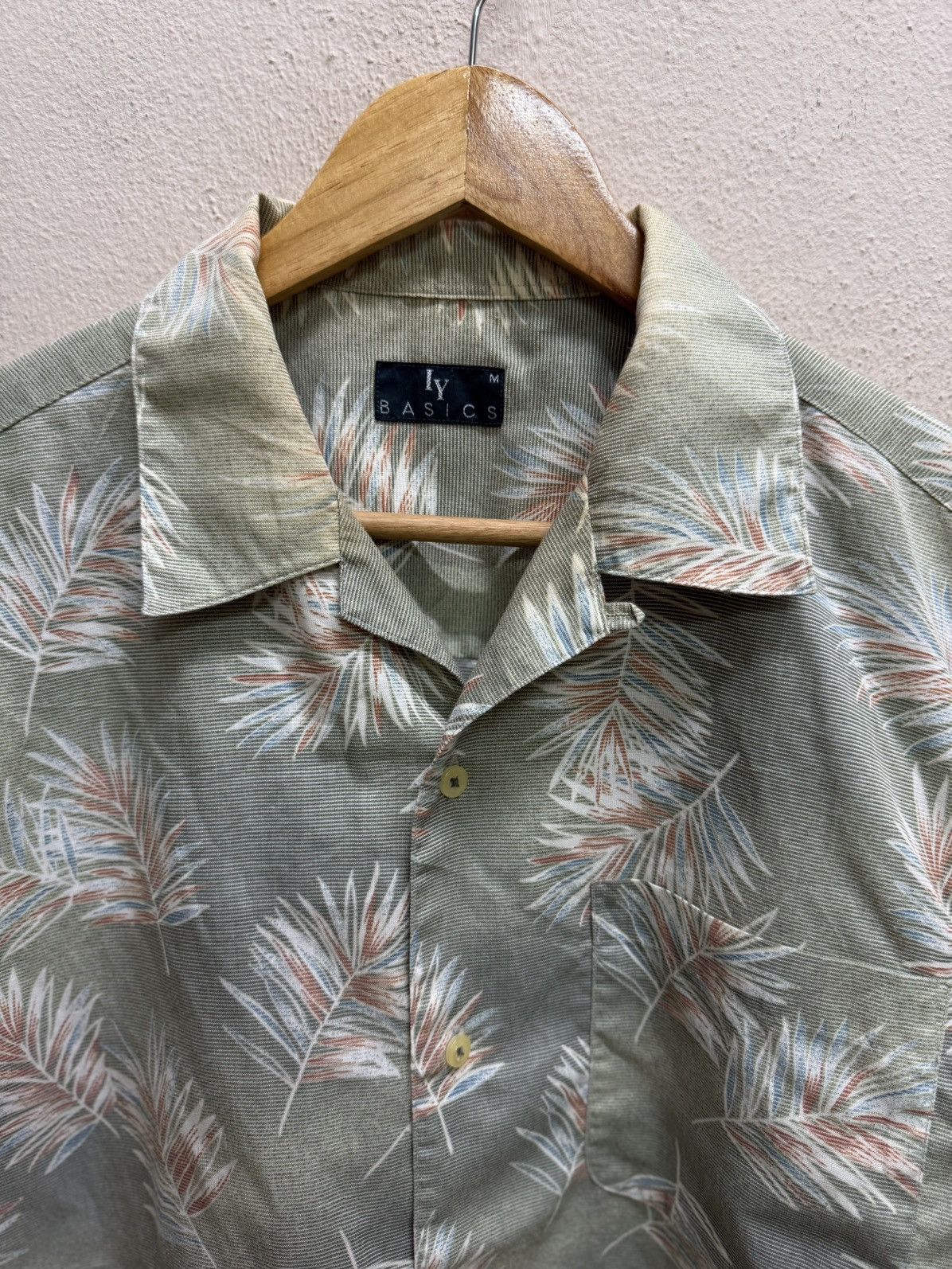 Japanese Brand VINTAGE IY BASICS FLORA DESIGN HAWAII BUTTON UP SHIRT Size US M / EU 48-50 / 2 - 15 Thumbnail