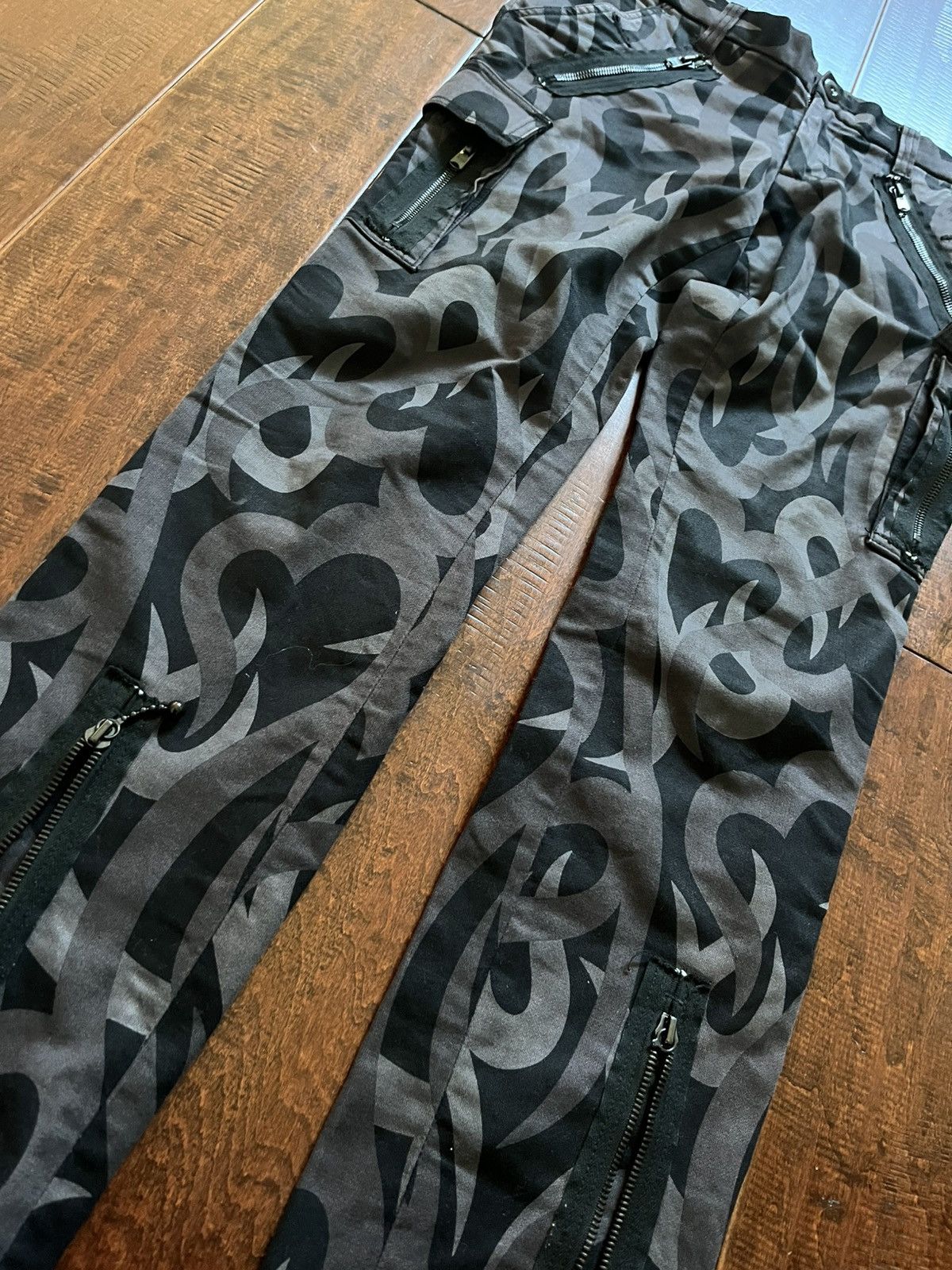 Number (N)ine AW04 Black Tribal Camo Bondage Zipper Cargo Pants FW04 Size US 29 - 2 Thumbnail