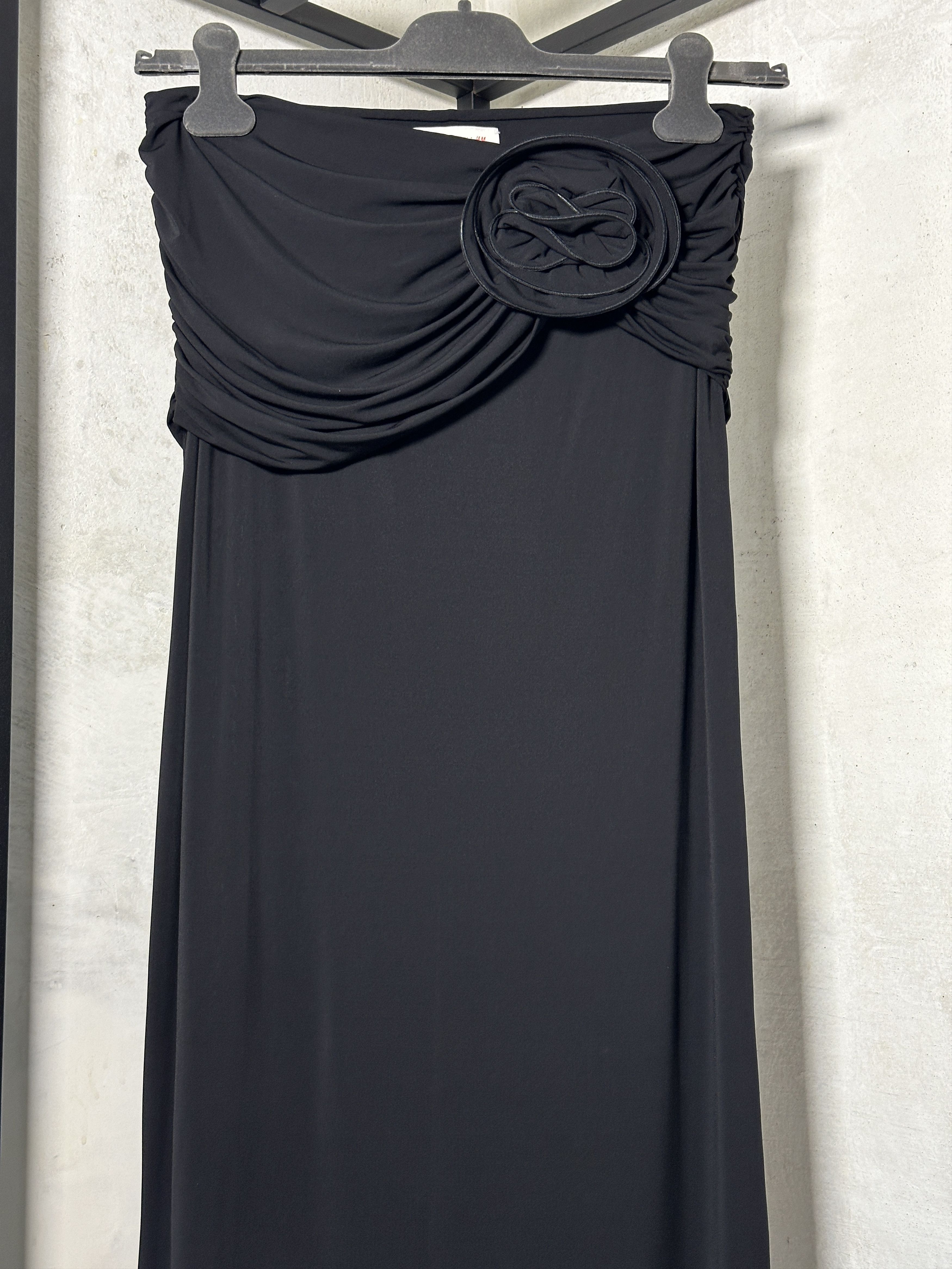 Magda Butrym Magda Butrym x H&M Midi Rose Black Skirt Size 28" / US 6 / IT 42 - 3 Thumbnail