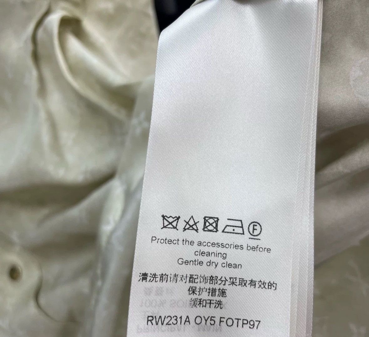 Louis Vuitton Louis Vuitton Beige full printed logo silk shir Size US S / EU 44-46 / 1 - 8 Thumbnail