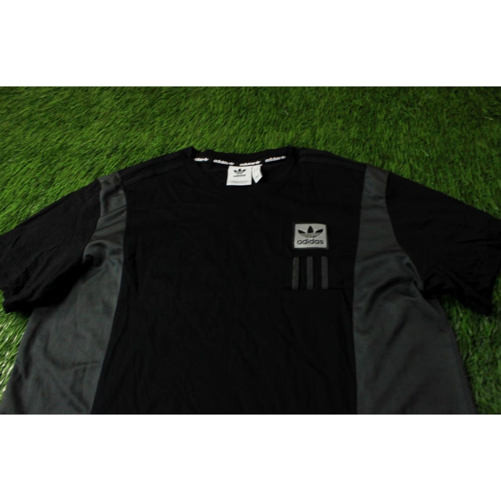 Adidas ADIDAS ORIGINAL T-SHIRT Shirt Men L Black and Gray 2021 Jersey Logo Short Sleeve Casual Vintage N/A Size US L / EU 52-54 / 3 - 2 Thumbnail