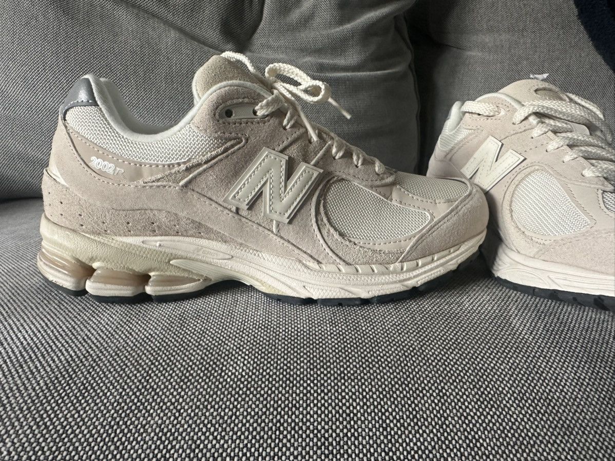 New Balance New Balance 2002R (Taupe) Size US 9 / EU 42 - 3 Thumbnail