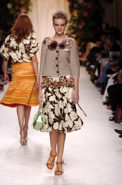 Moschino MOSCHINO Cheap & Chic SS2005 Floral Blossom Skirt Size 28" / US 6 / IT 42 - 9 Thumbnail