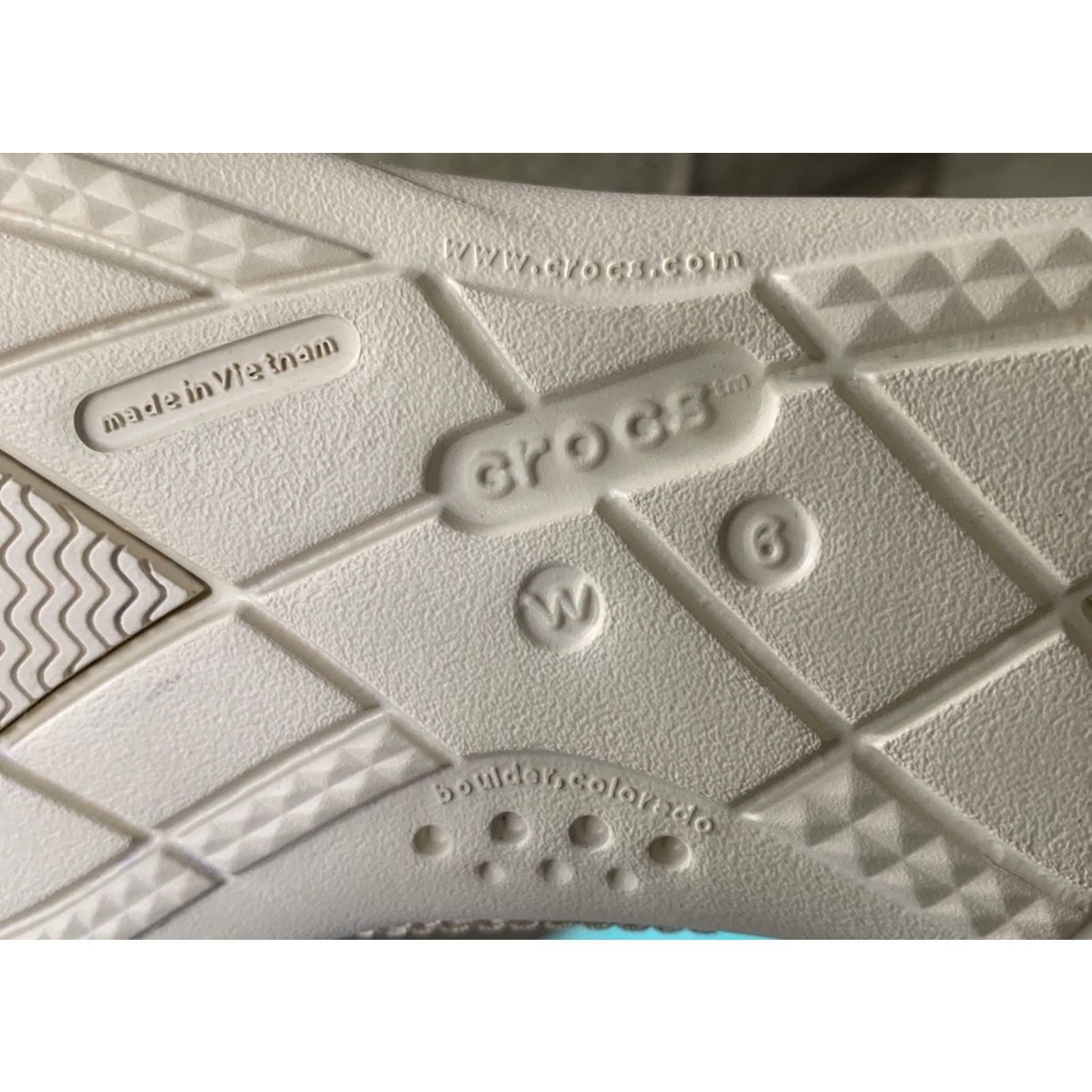Crocs Crocs Canvas Slip on Boat Shoes Loafers Biege Women's Sze 6 Size US 6 / IT 36 - 10 Thumbnail