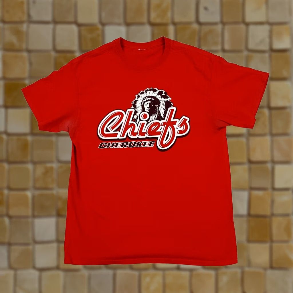Cherokee VINTAGE Cherokee Chiefs Football T Shirt Mens Medium Red NCAA Retro Y2K Short Sleeve Size US M / EU 48-50 / 2 - 1 Thumbnail