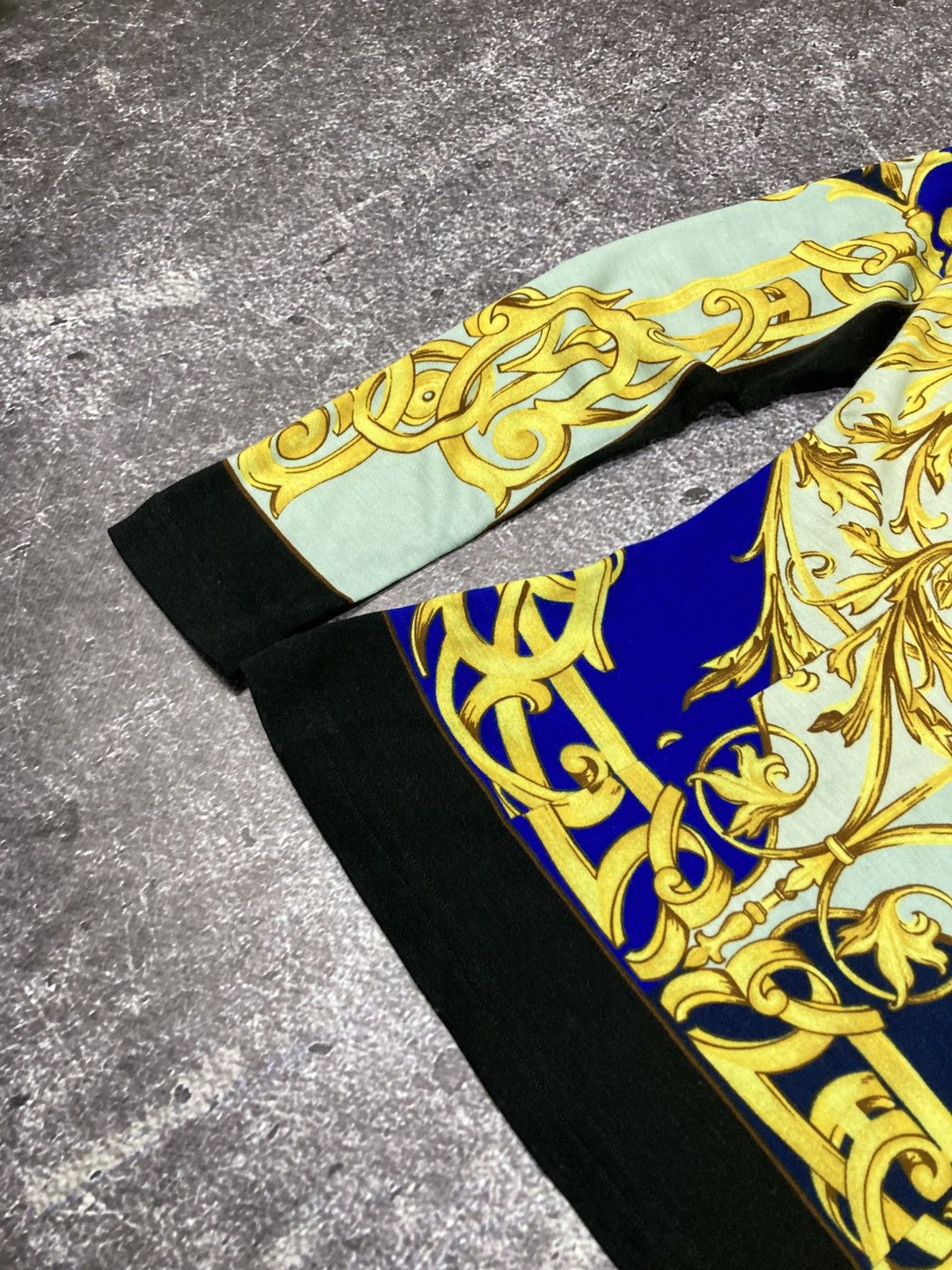 Versace VINTAGE VERSUS GIANNI VERSACE BAROQUE LANA WOOL JUMPER Size L / US 10 / IT 46 - 12 Thumbnail