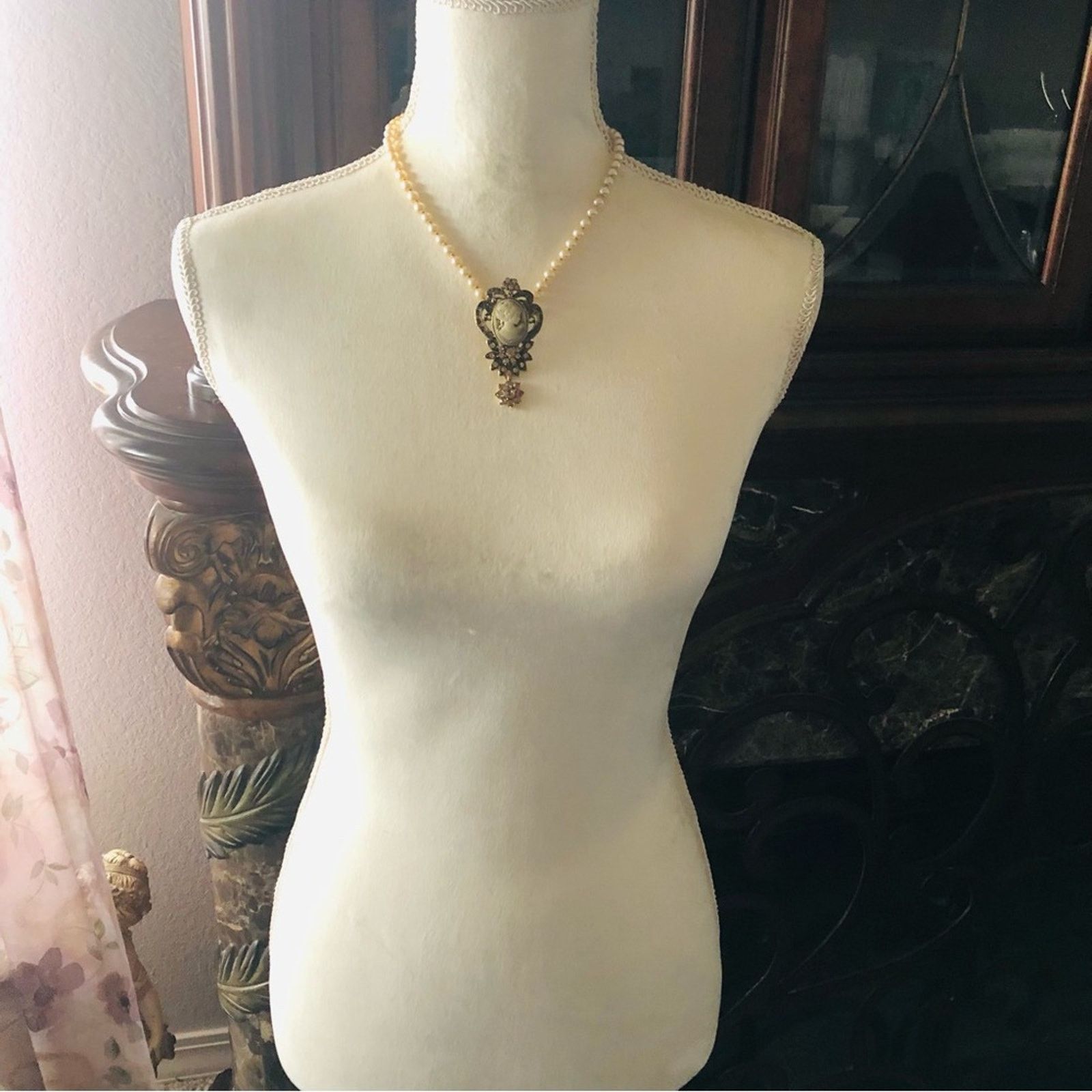 Handmade Handcrafted repurpose victorian lady cameo Pearl necklace Size ONE SIZE - 7 Thumbnail