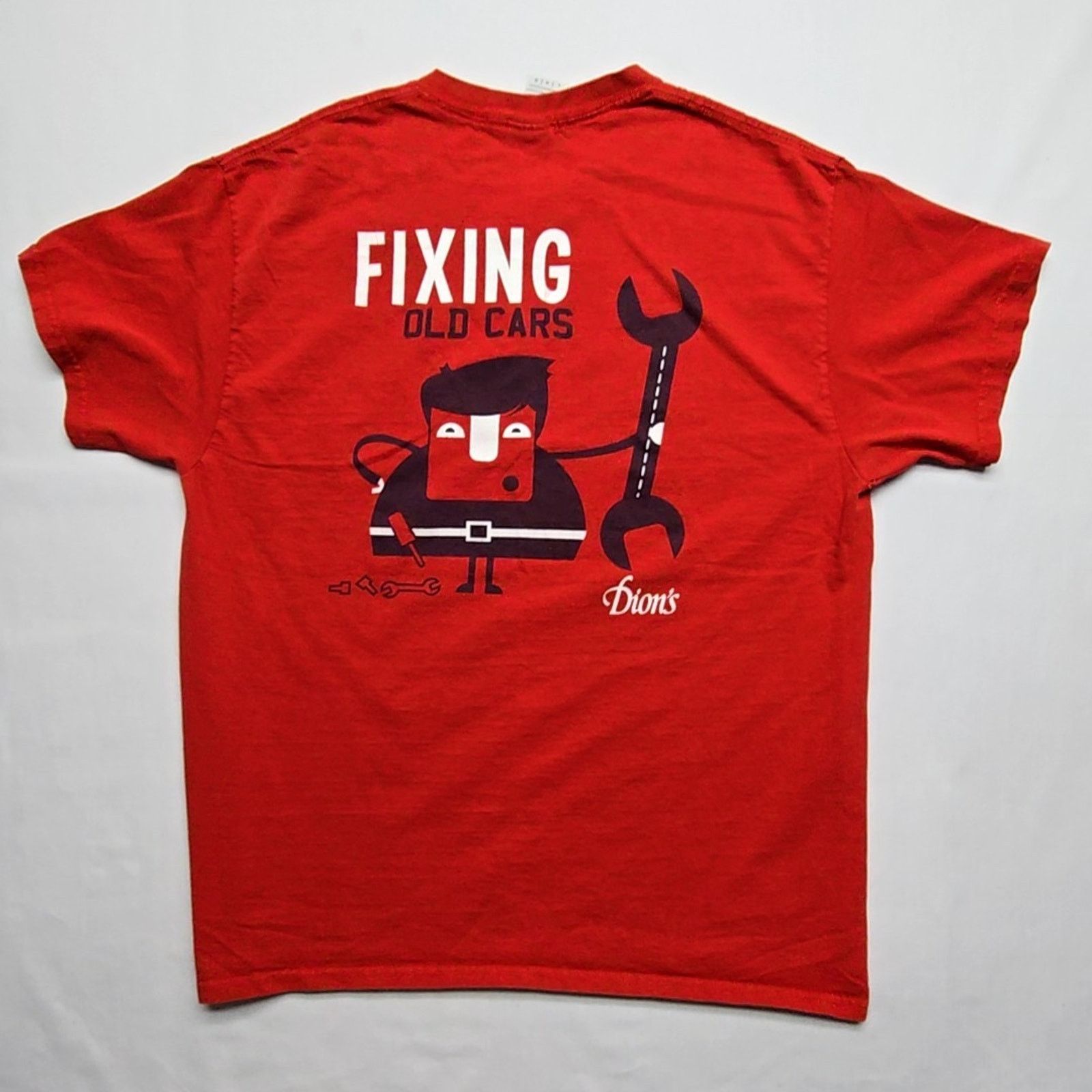 Gildan Dion's Fixing Old Cars Shirt Graphic Red Mens Large Tee Size US L / EU 52-54 / 3 - 1 Thumbnail