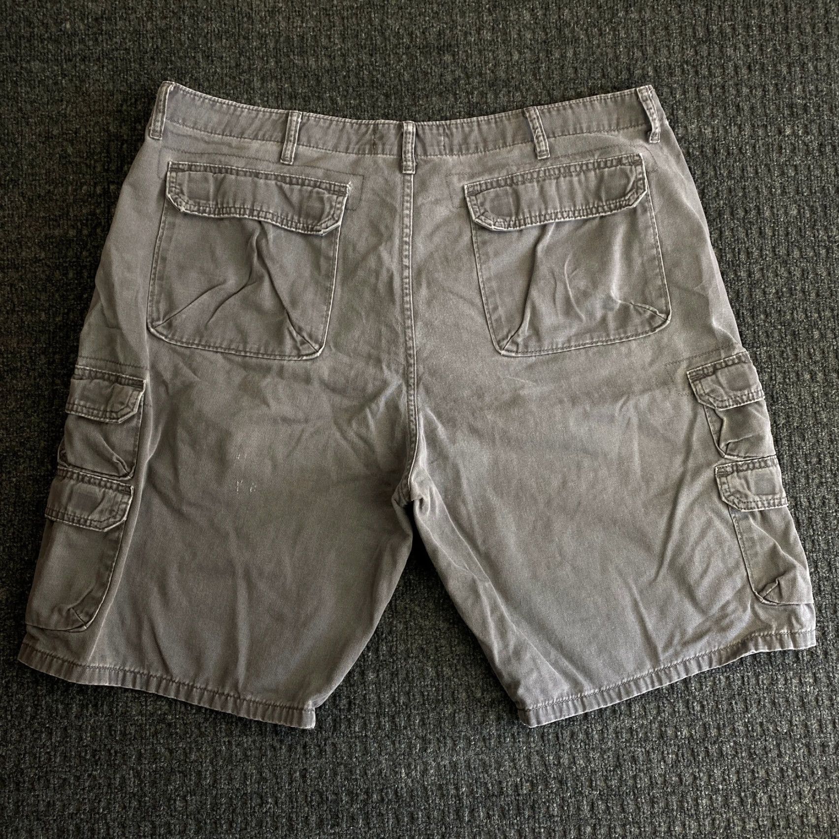 Wrangler VINTAGE Wrangler Cargo Shorts Men 42 Gray Cotton 10 in Inseam Relaxed Casual Workwear Pockets Button Front Size US 42 / EU 58 - 2 Thumbnail