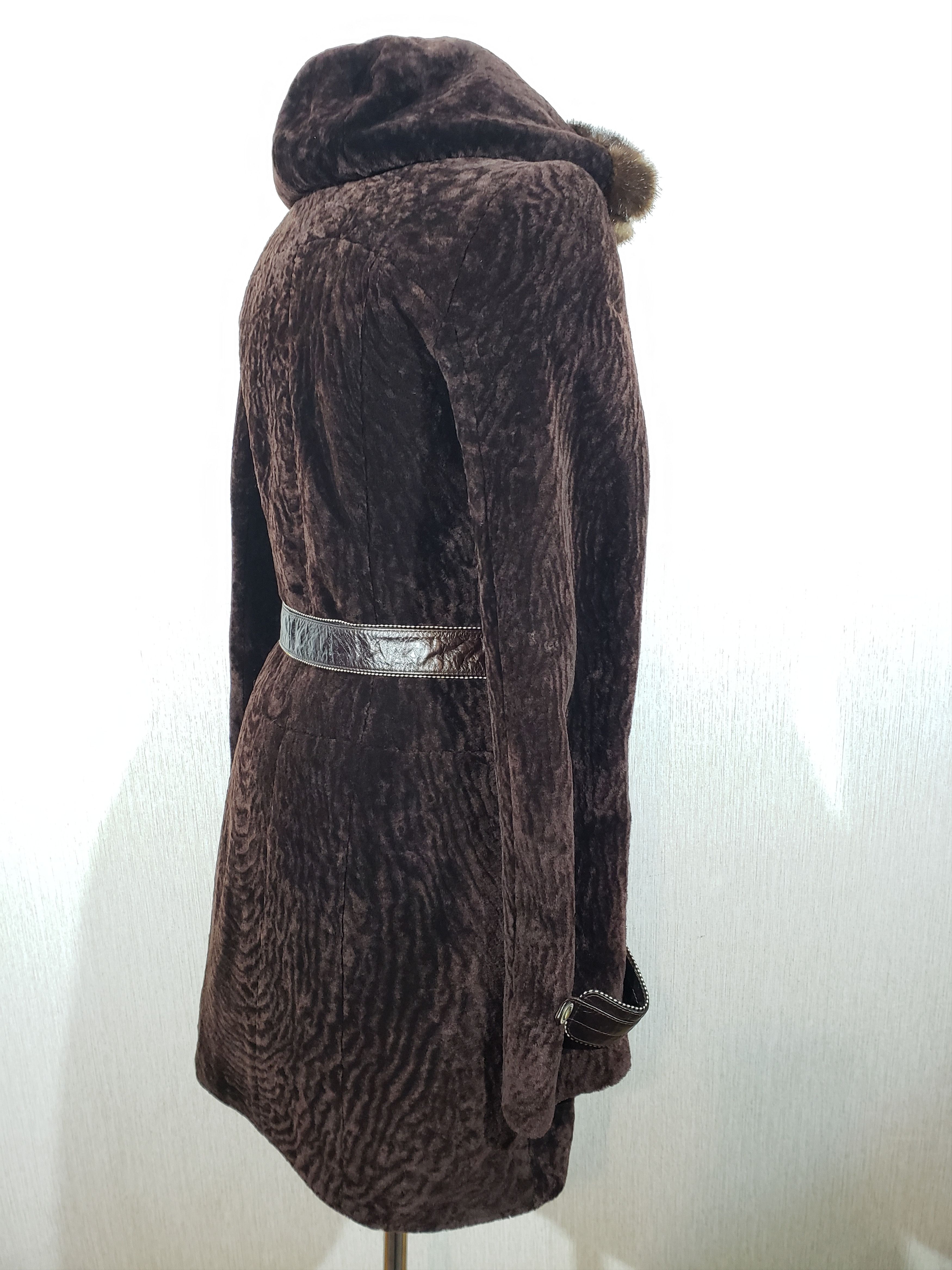 Other Brown women's fur coat with a warm hood Size M / US 6-8 / IT 42-44 - 5 Thumbnail