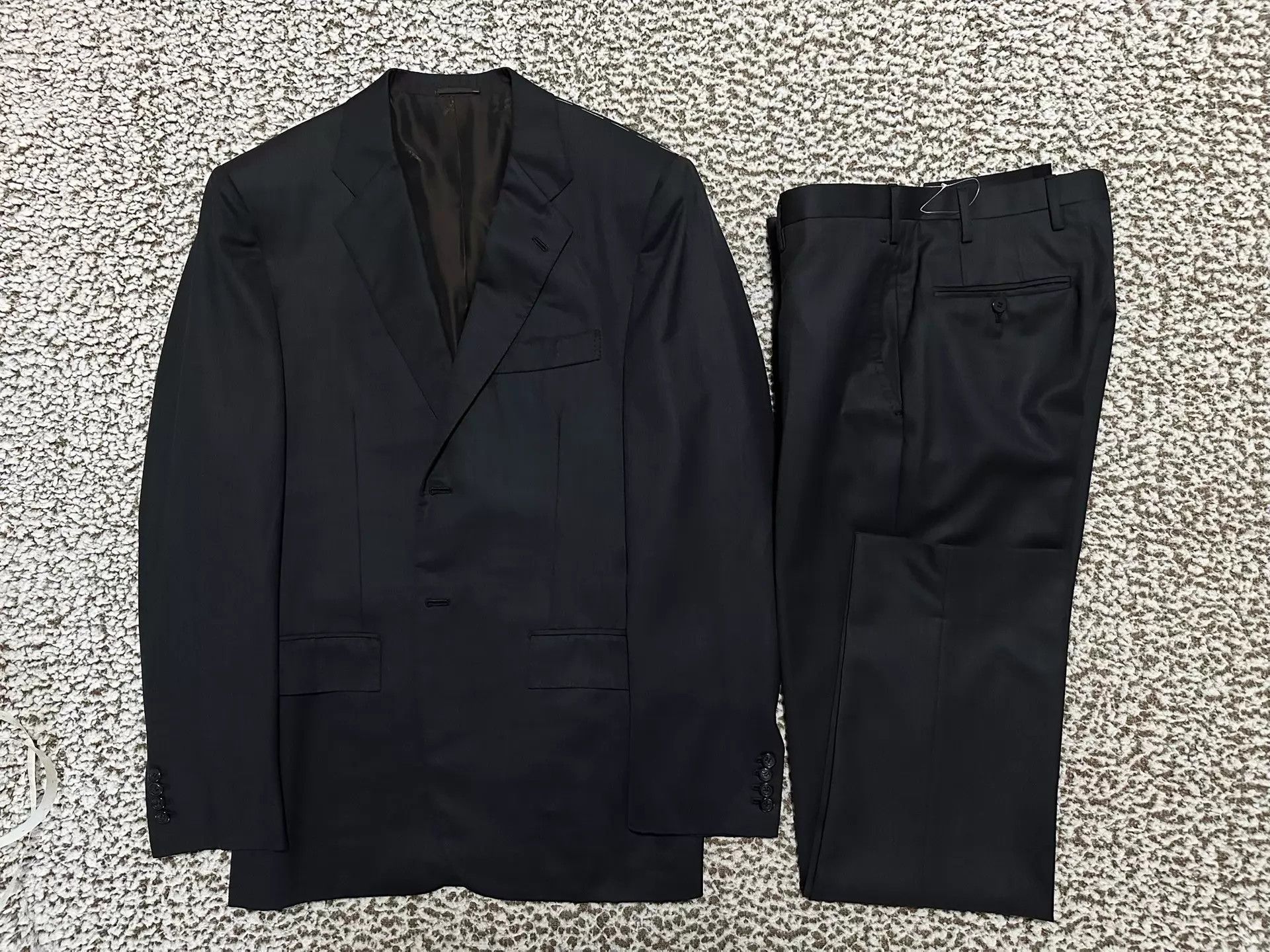 Kiton Kiton New High-Count Wool Suit Charcoal 46/48 Adjustable Size 46R - 2 Thumbnail