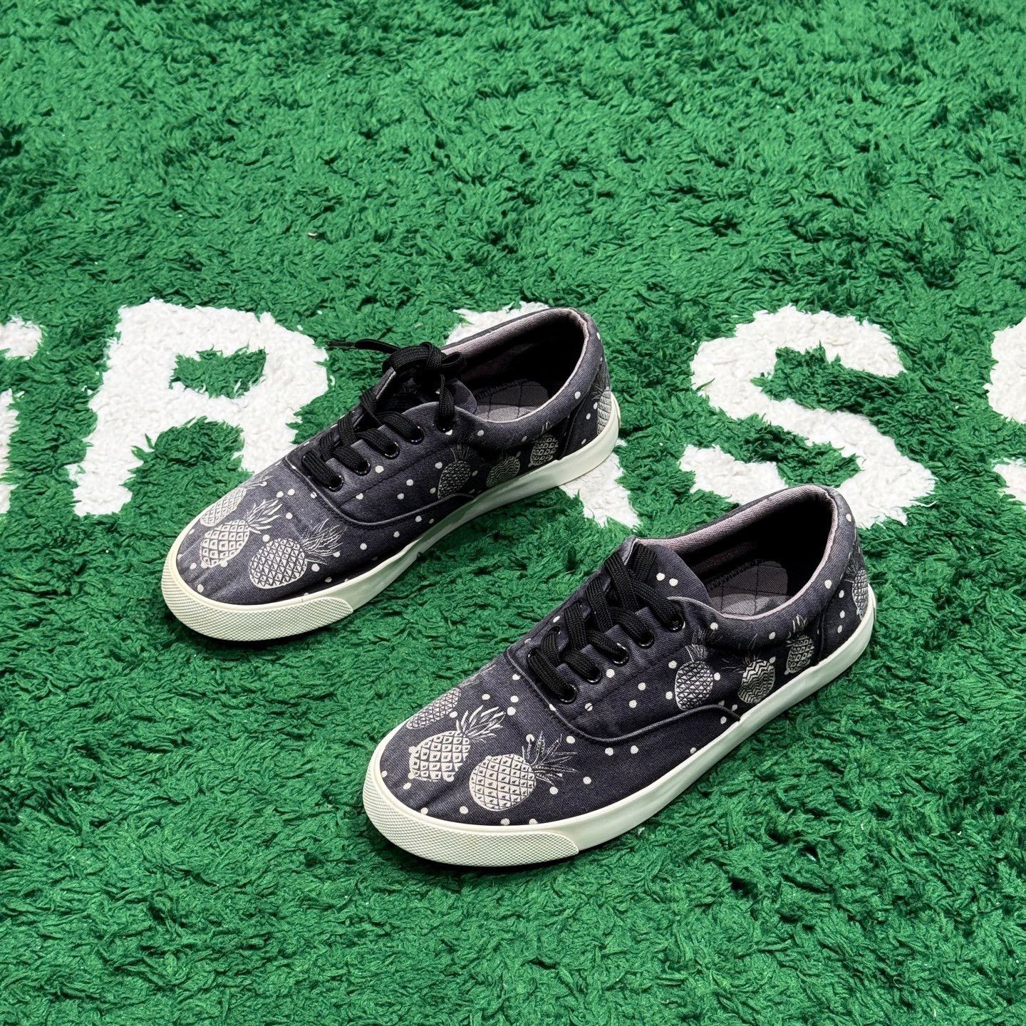 Dolce & Gabbana Dolce & Gabbana Canvas Graphic Lowtop Sneakers 9 Men Size US 9 / EU 42 - 1 Thumbnail
