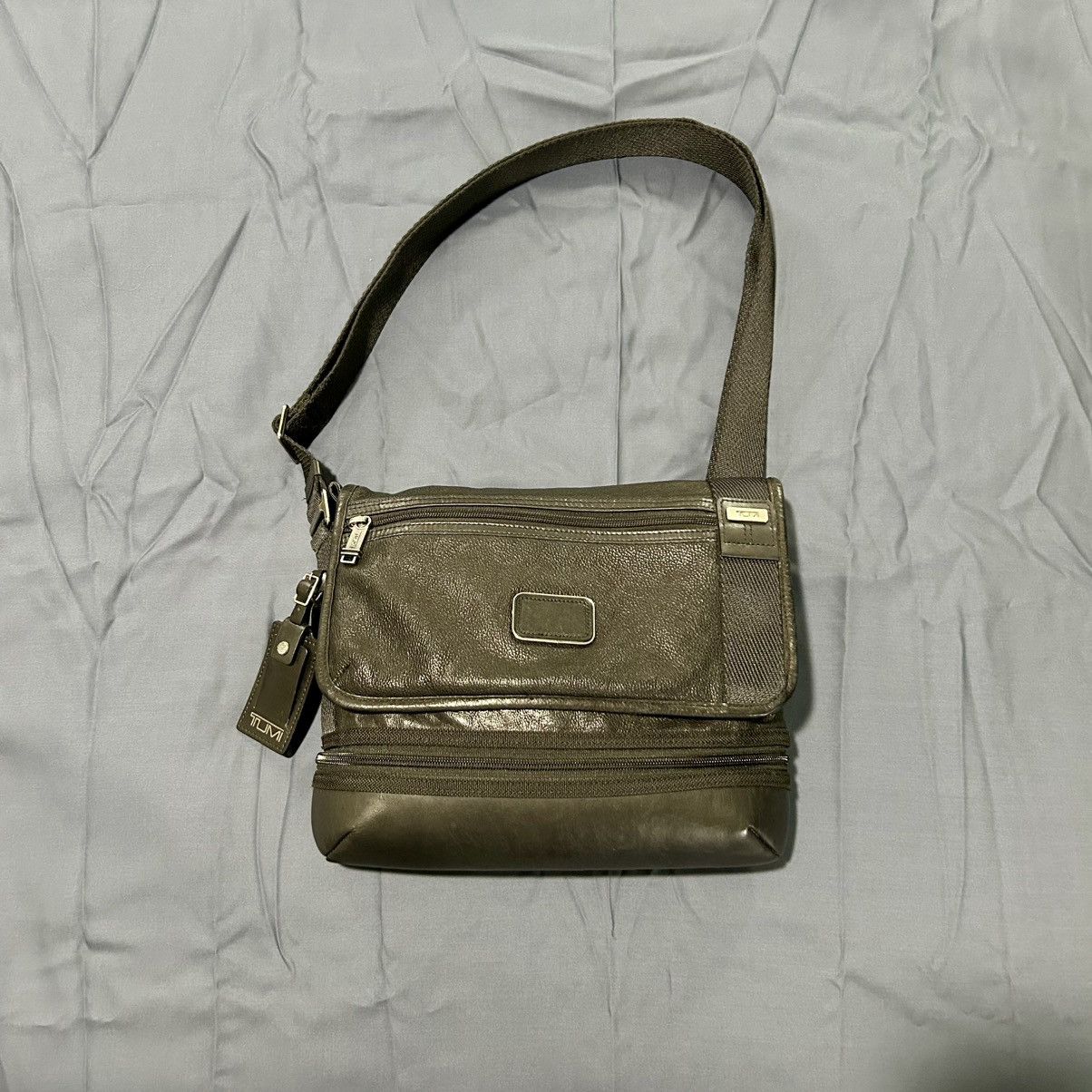 Tumi Tumi All Leather Alpha Bravo Beale Mini Messenger Size ONE SIZE - 1 Thumbnail