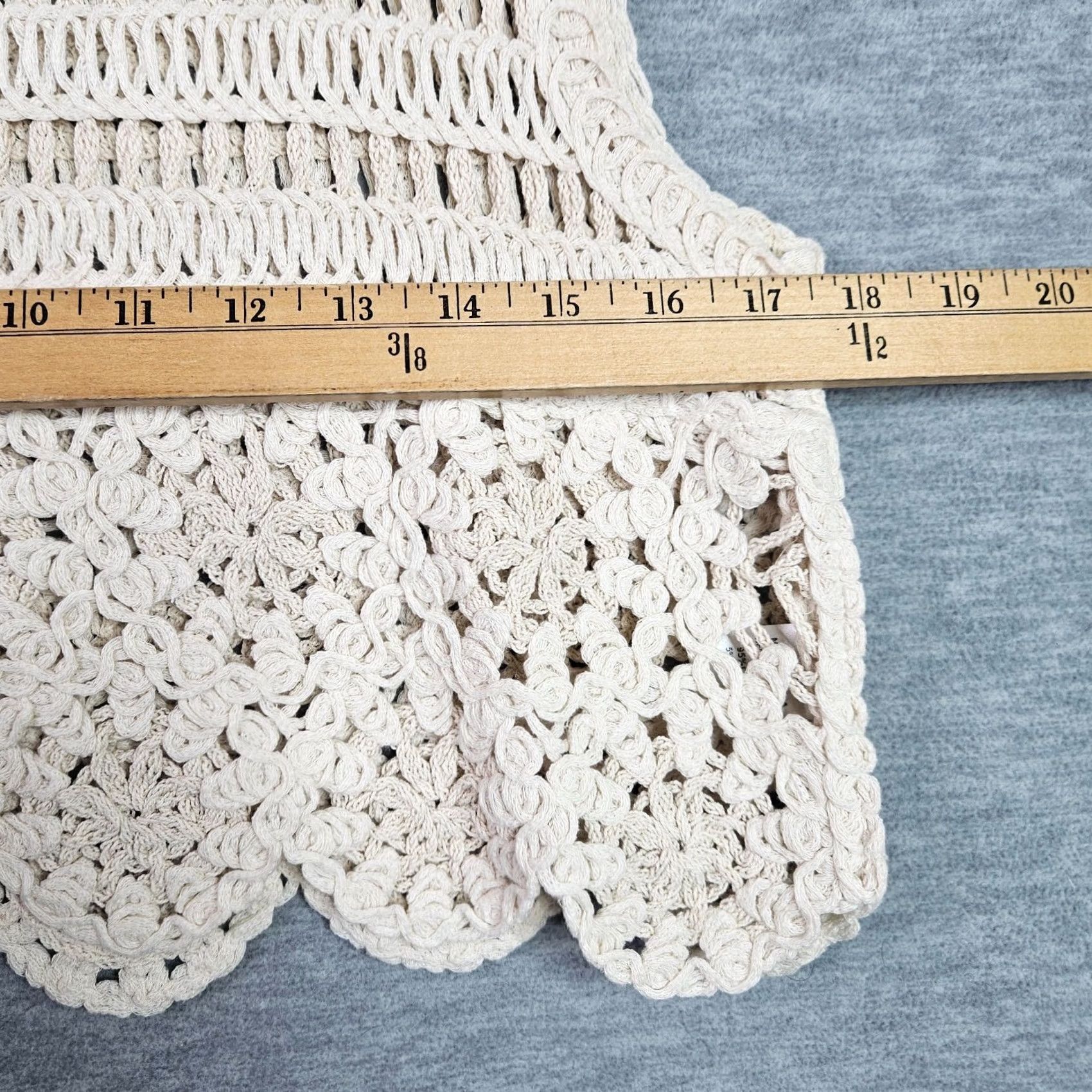 Vintage VICI Women's Ivory Cropped Crochet Pattern Tank Top Size Small Shirt Womens Beige Cotton Blend Short Sleeve Knitted Casual 90s? Size S / US 4 / IT 40 - 6 Thumbnail