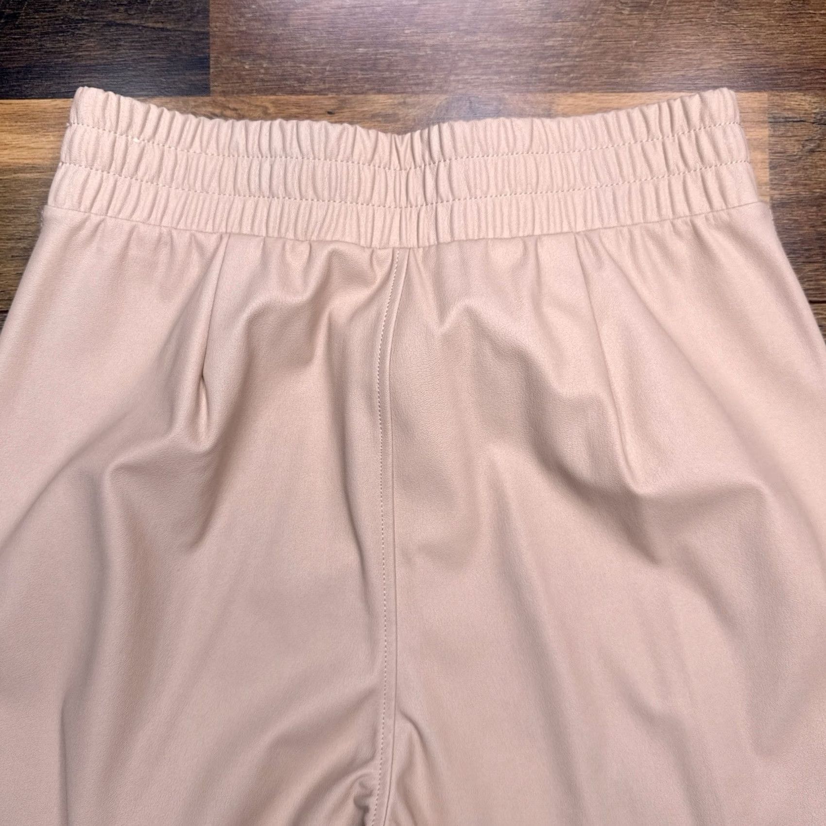 Vintage Calia Coated Jogger Pants Womens S Tan Pull On Elastic Waist Pockets 100% Polyester Athletic Jogger Tapered Inseam 26in Size 28" / US 6 / IT 42 - 6 Thumbnail