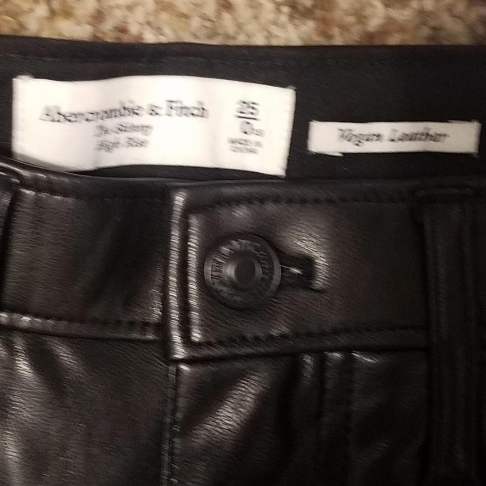 Abercrombie & Fitch NWT Abercrombie & Fitch Vegan Leather Skinny High Rise 0 Size 25" / US 0 / IT 36 - 4 Thumbnail