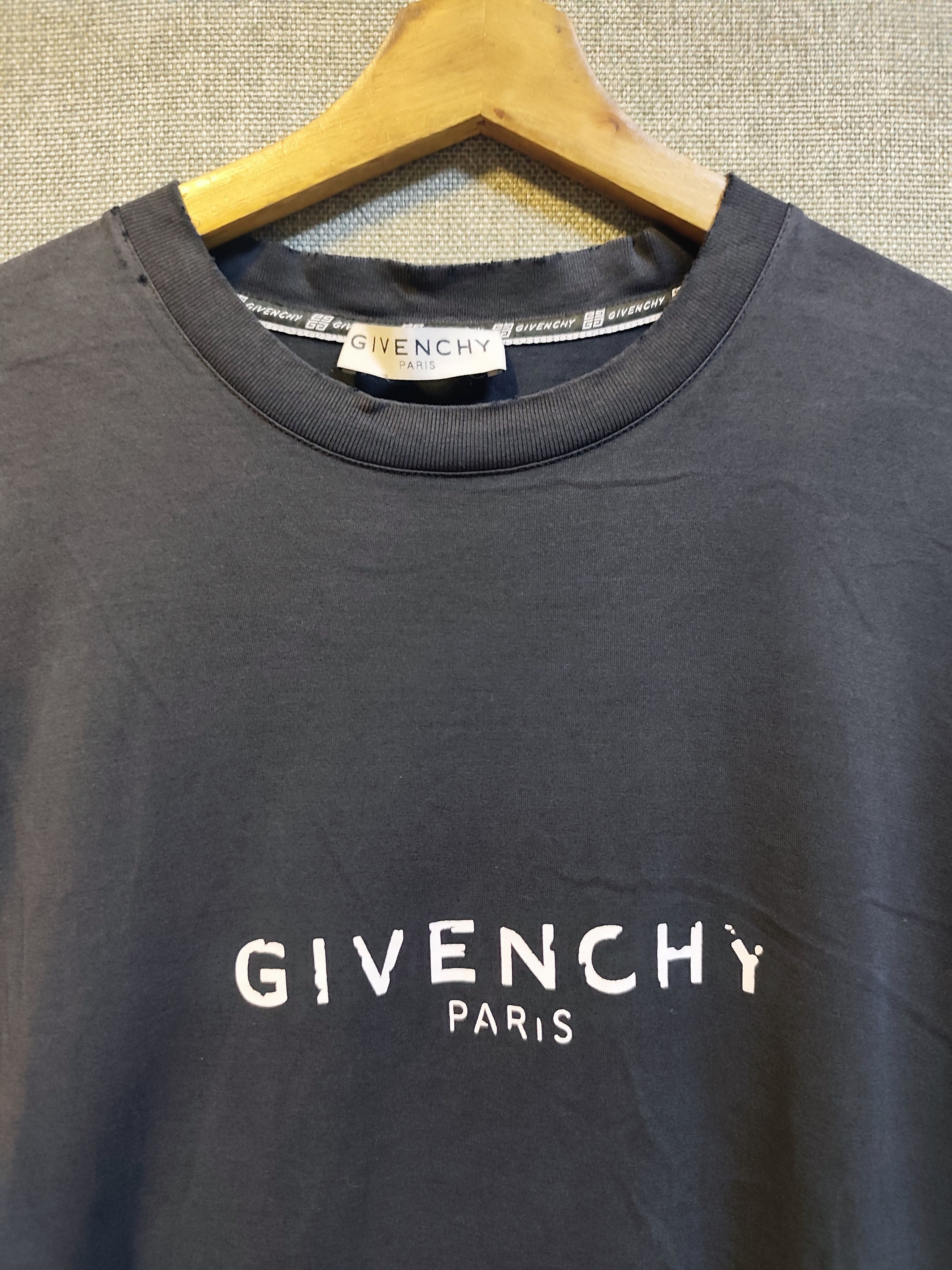 Givenchy ​Givenchy Paris Distressed Vintage Logo T-Shirt Size US XL / EU 56 / 4 - 3 Thumbnail