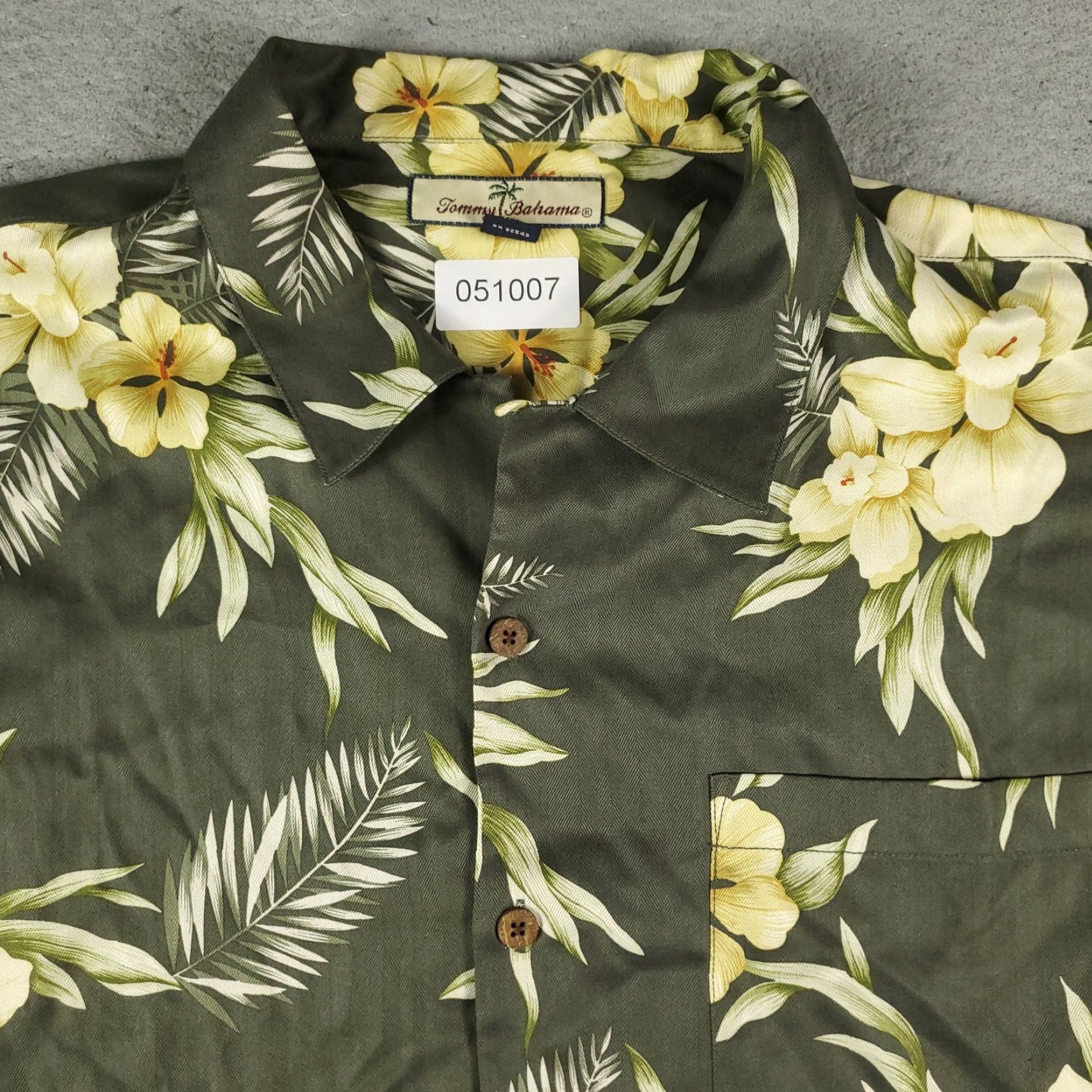 Tommy Bahama Tommy Bahama Shirt Mens XL Green Floral Hawaiian Button-Up Short Sleeve Size US XL / EU 56 / 4 - 2 Thumbnail