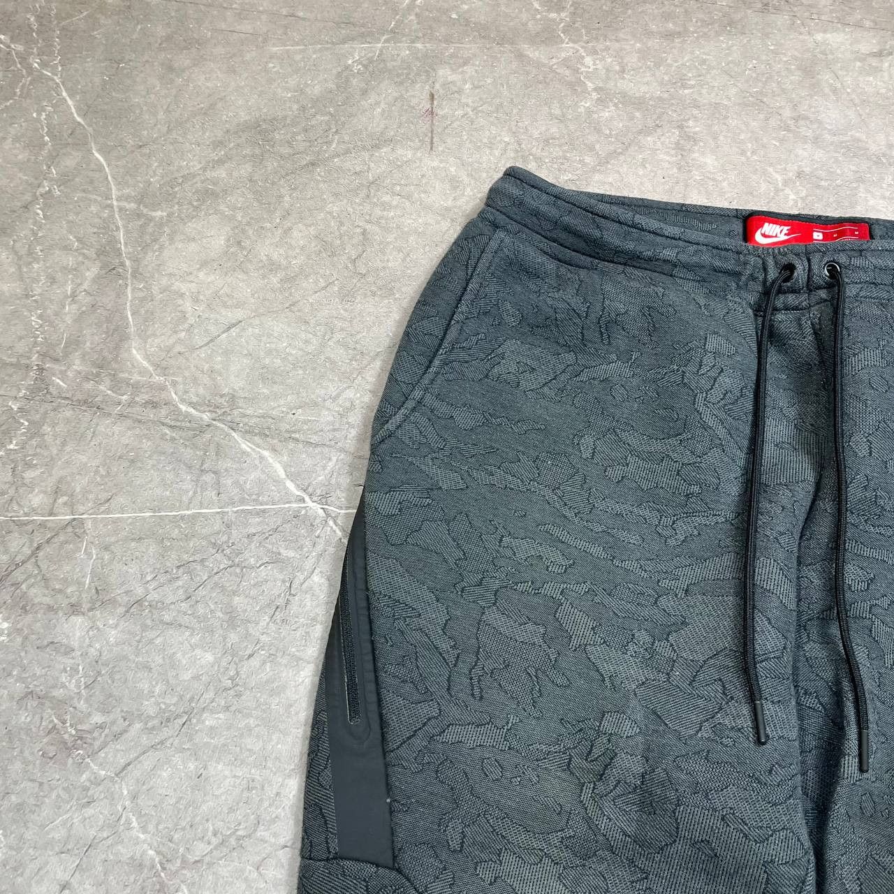Nike Nike Sportwear Tech Fleece Joggers Pants Mens Size M Size US 33 - 3 Thumbnail
