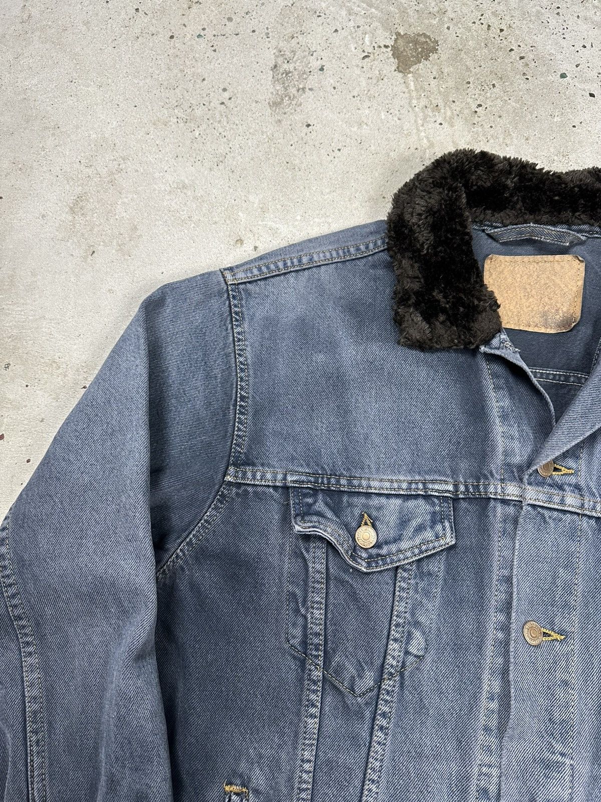 Levi's Vintage 1996 Levi’s Faded Sherpa Collar Denim Jacket Trucker Size US XL / EU 56 / 4 - 8 Thumbnail