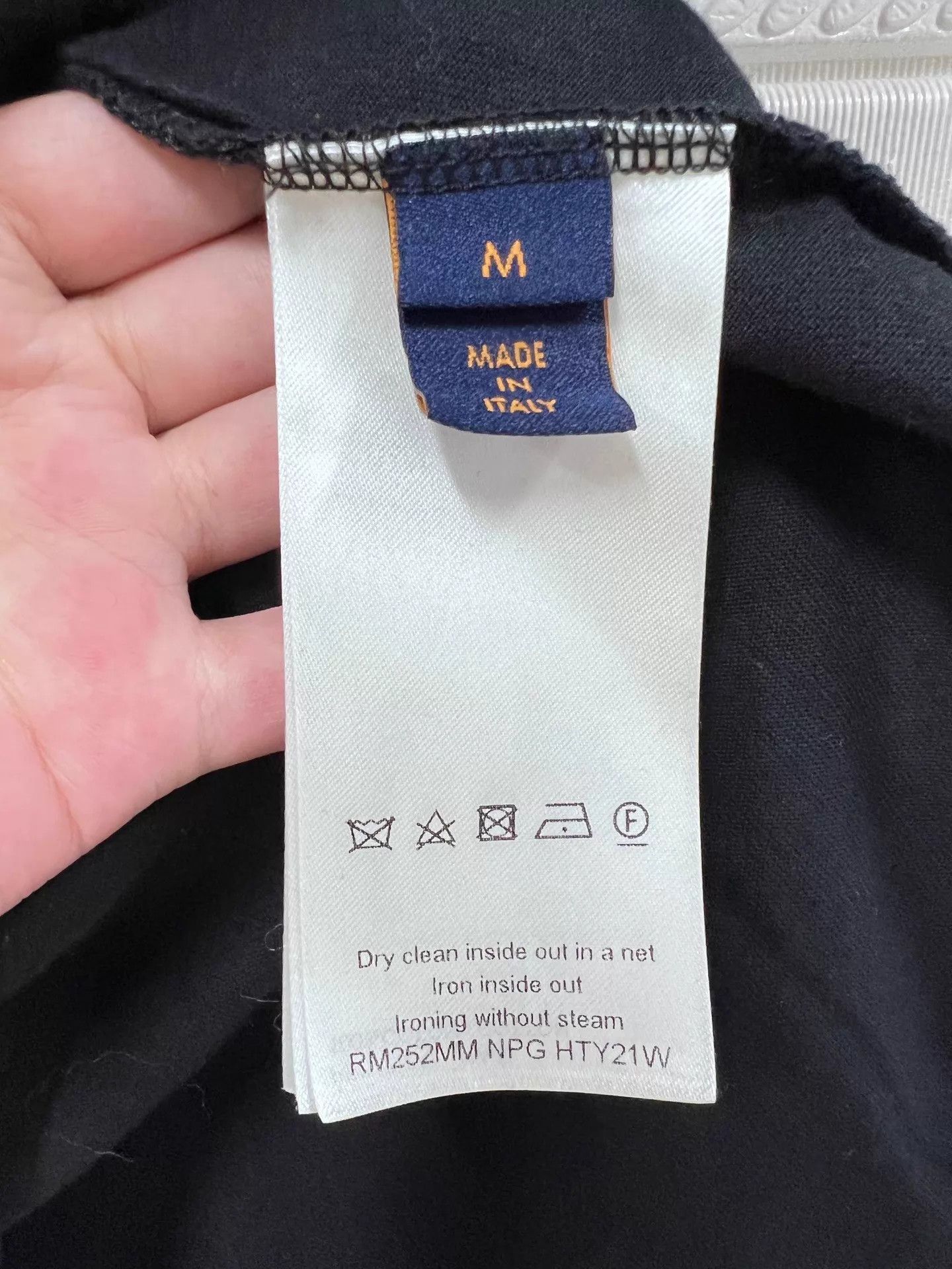 Louis Vuitton LV Raffia Embroidered Logo T-Shirt M New E62504 Size US M / EU 48-50 / 2 - 6 Thumbnail