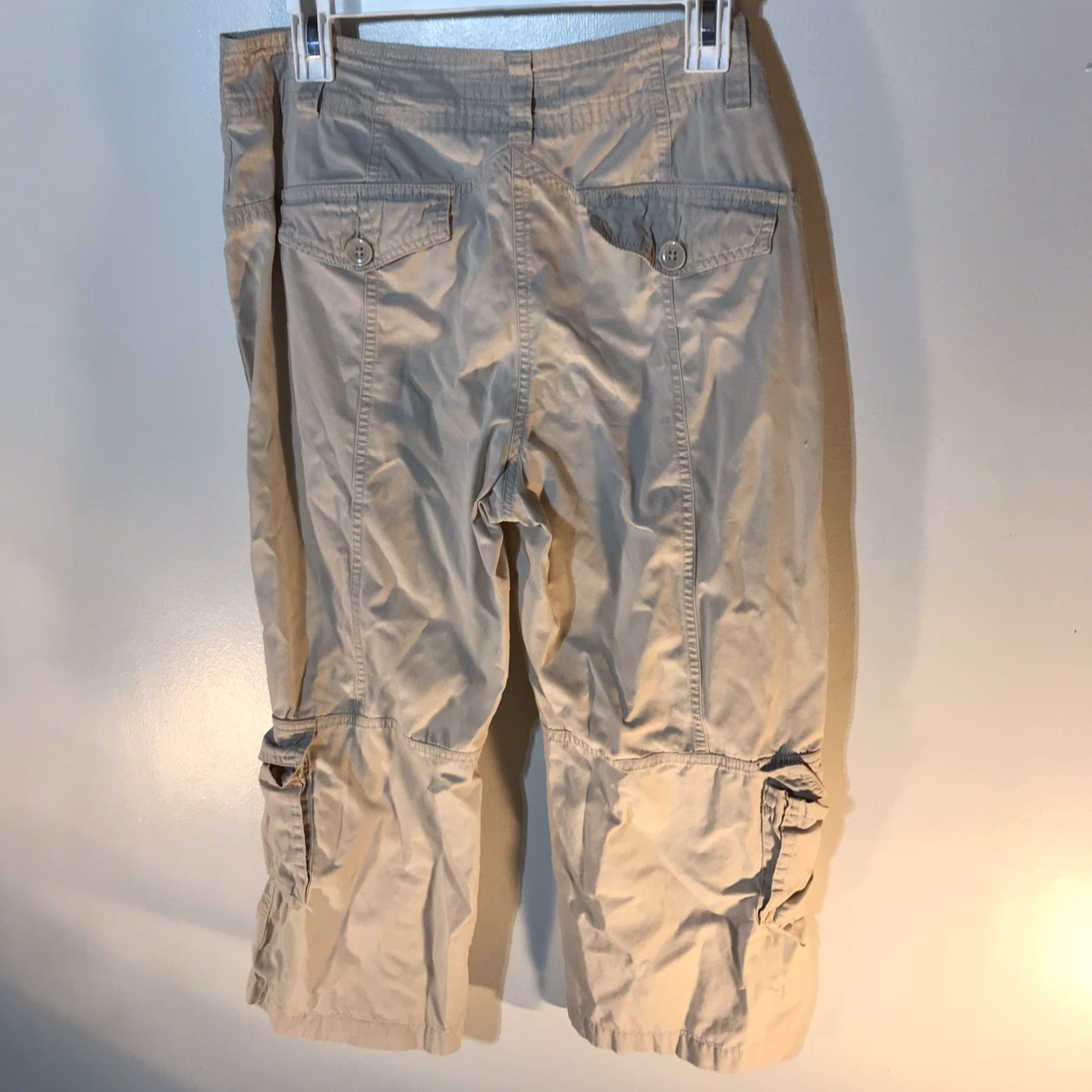 Geoffrey Beene Geoffrey Beene Cropped Cargo Pants Womens Size 8 Beige Regular Fit Lightweight Pockets Comfort Modern Workwear Casual Size 30" / US 8 / IT 44 - 4 Thumbnail