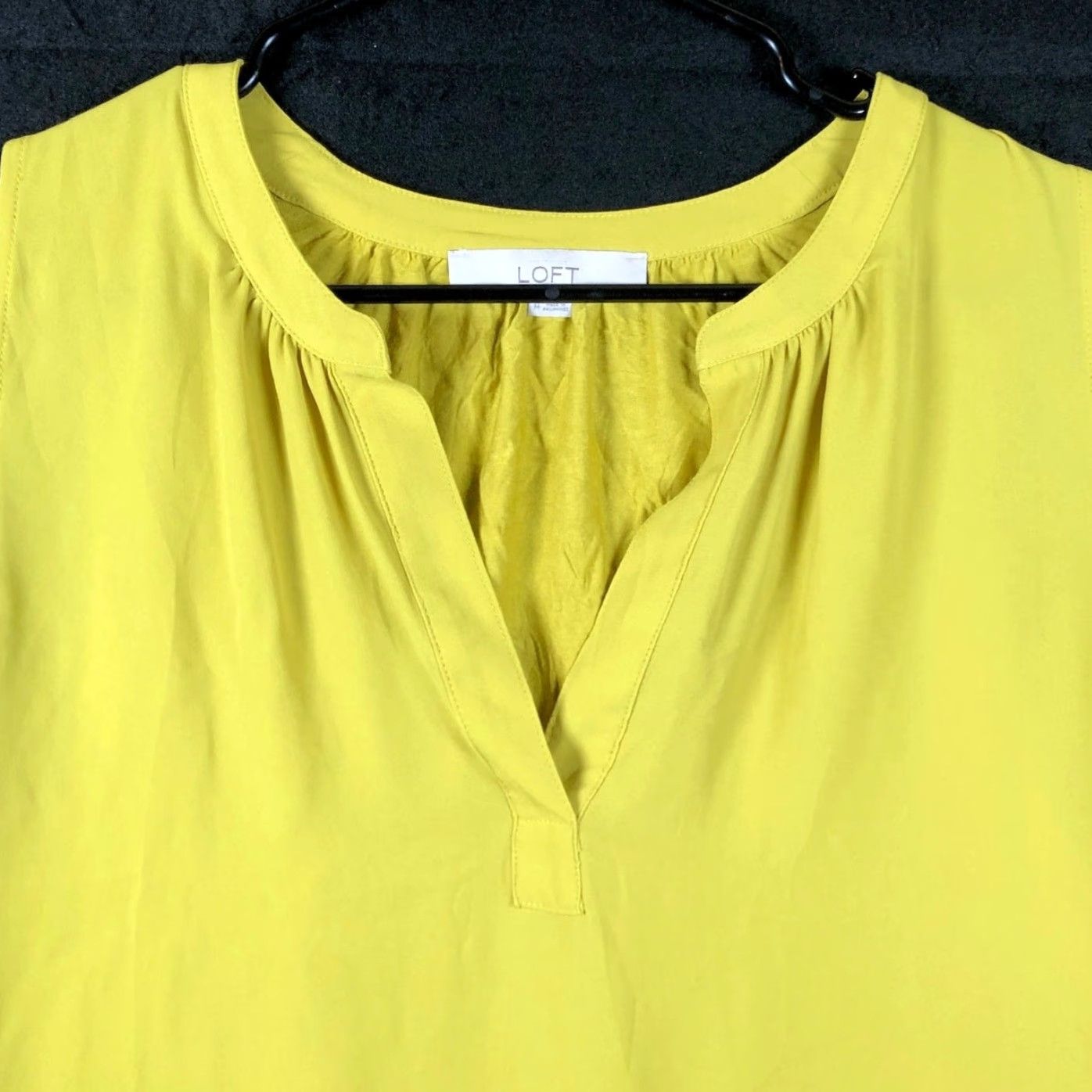 Express Express Blouse Womens Yellow V-Neck Sleeveless Lightweight Medium Tank Size M / US 6-8 / IT 42-44 - 2 Thumbnail