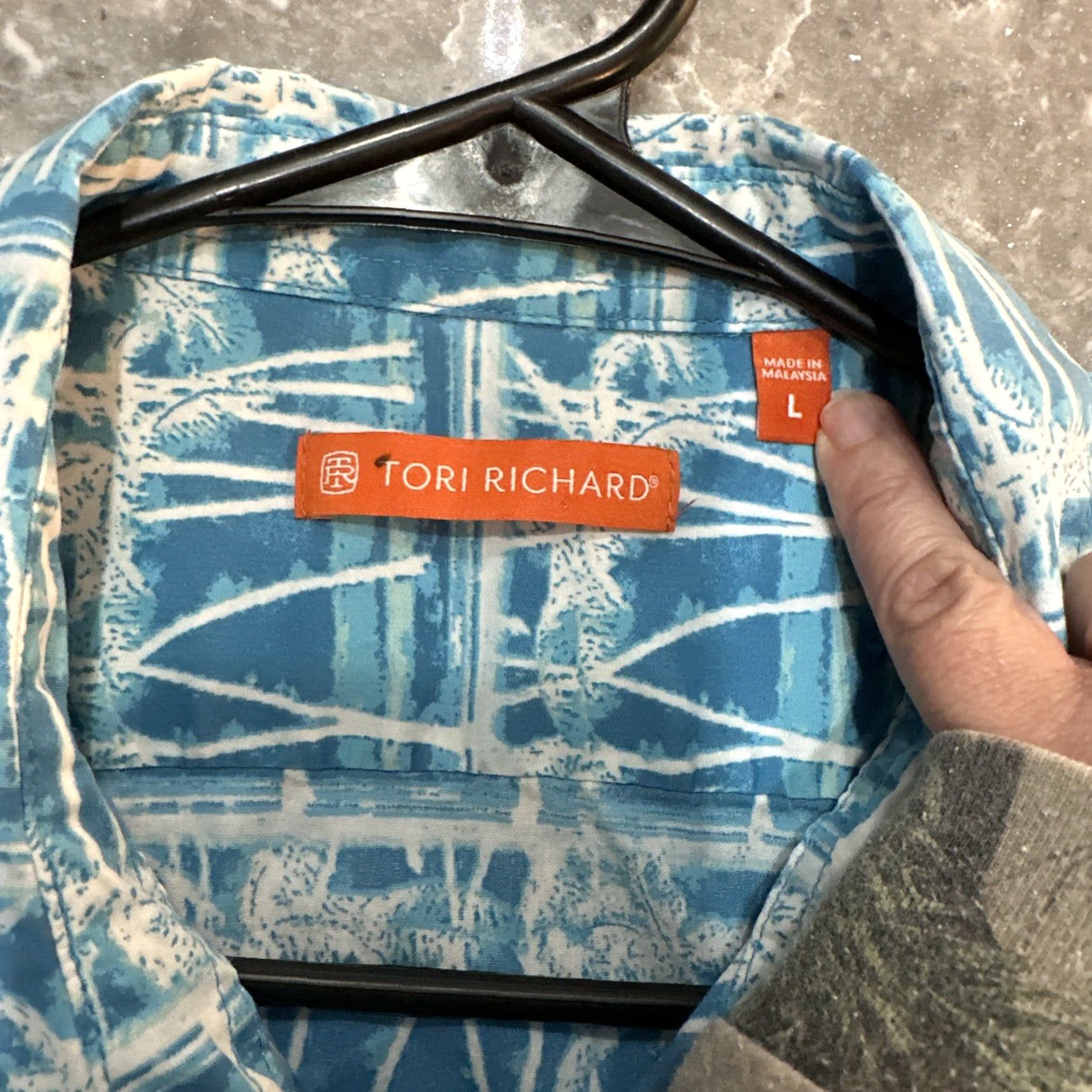 Tori Richard GUC Tori Richard Shirt Men’s Large Blue Palm Trees Beach Hawaiian Golf Button Up Size US L / EU 52-54 / 3 - 5 Thumbnail