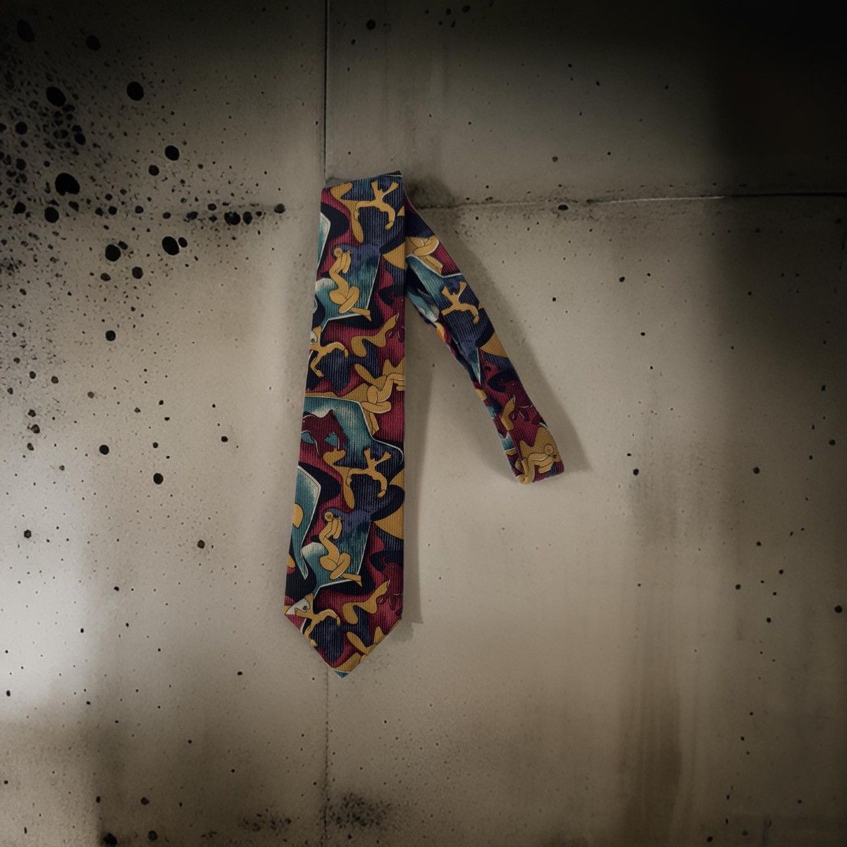 Vintage Tie from the Marina Picasso. 100% Silk Size ONE SIZE - 1 Thumbnail
