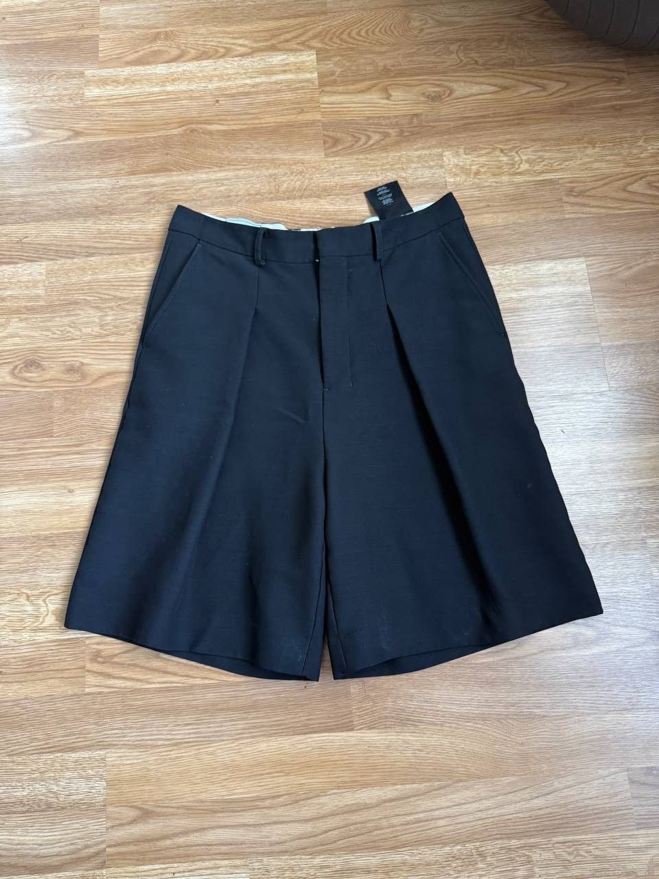 Alexandre Plokhov AMI Paris Pleated Tailored Bermuda Shorts - Black Size 42 Size US 26 / EU 42 - 9 Thumbnail