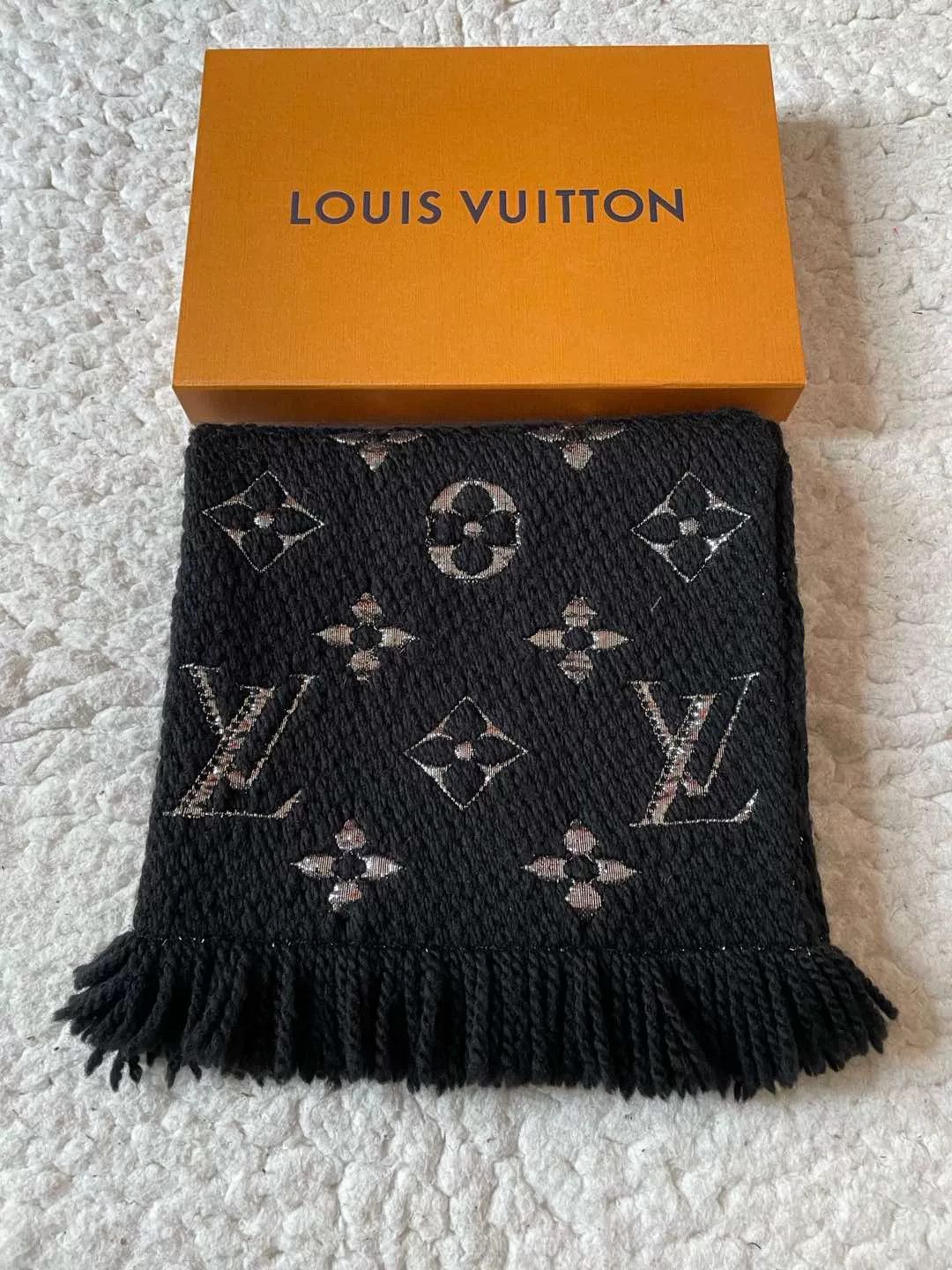 Louis Vuitton Louis Vuitton Black Silver Scarf Size ONE SIZE - 1 Thumbnail