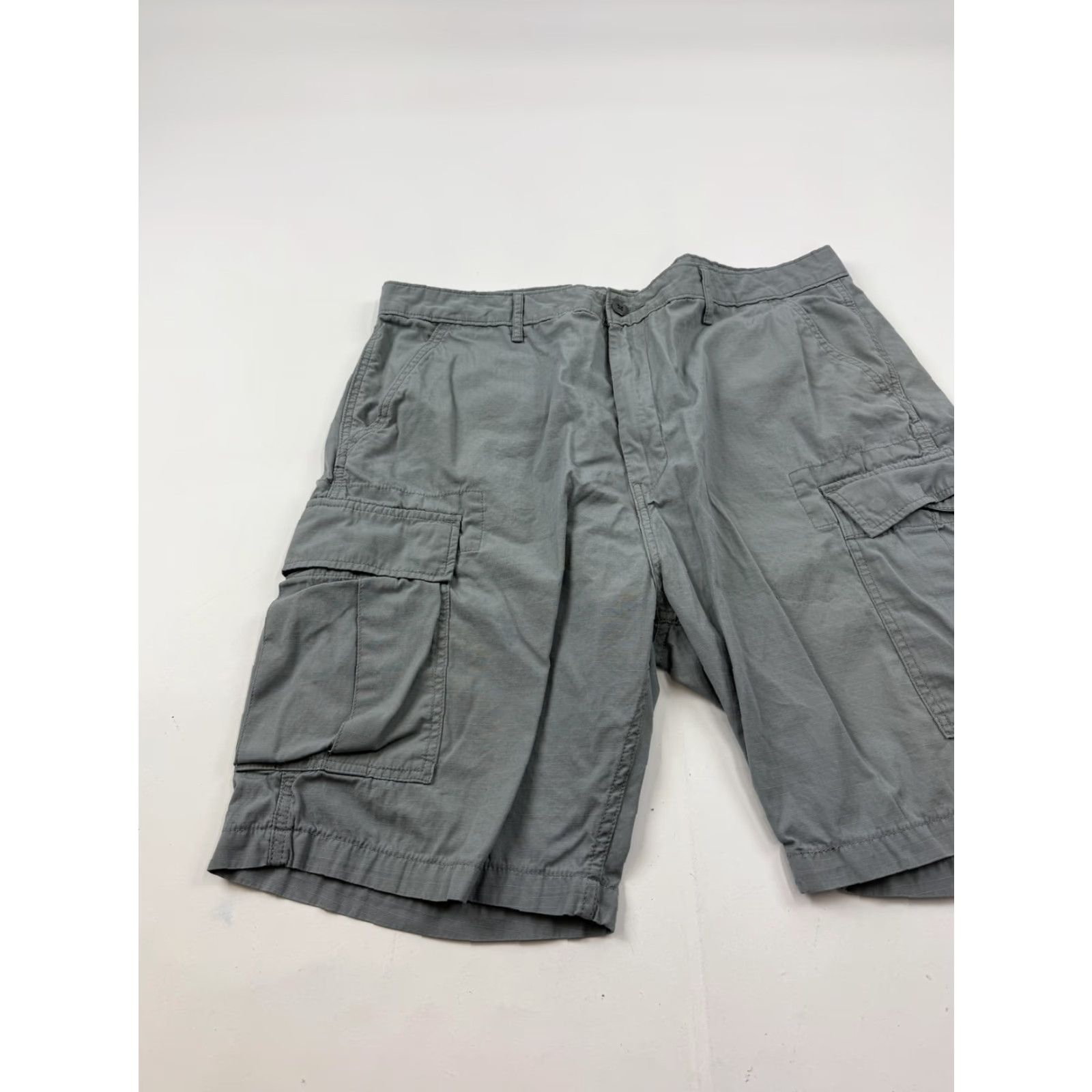 Levi's Levi's Cargo Shorts Mens 40 Gray Cotton Utility Pockets 9 Inseam Casual Summer Size US 40 / EU 56 - 2 Thumbnail