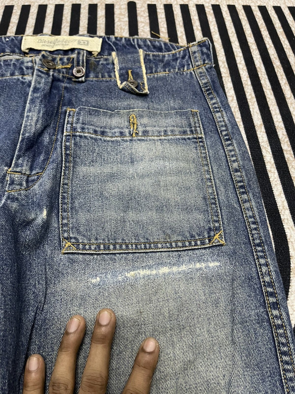 Diesel 90s DIESEL BUSH BAGGY JEANS SINGLE POCKET BACK RARE Size US 33 - 7 Thumbnail
