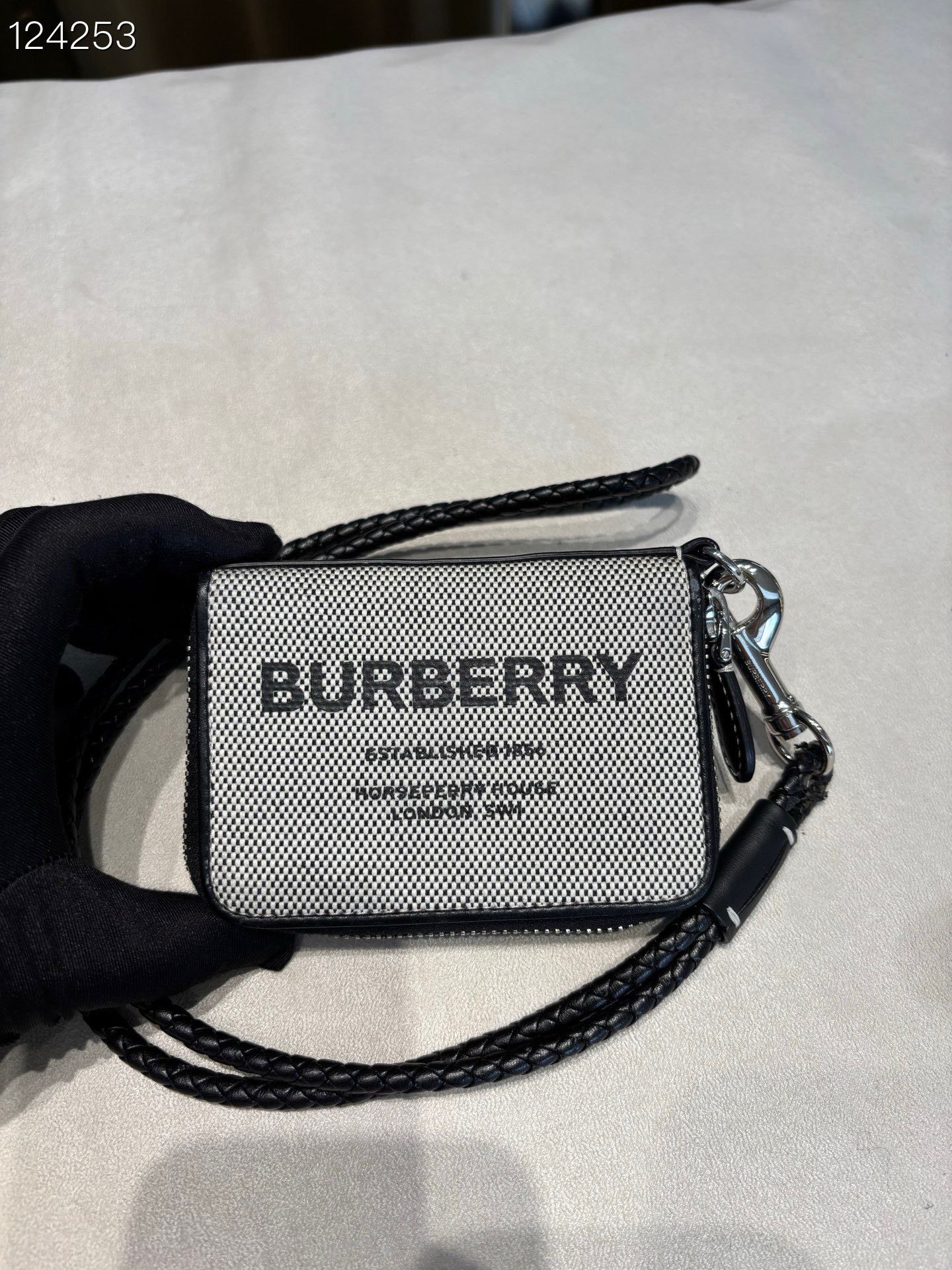 Burberry Burberry Strap Card Holder Coin Purse Size ONE SIZE - 1 Thumbnail