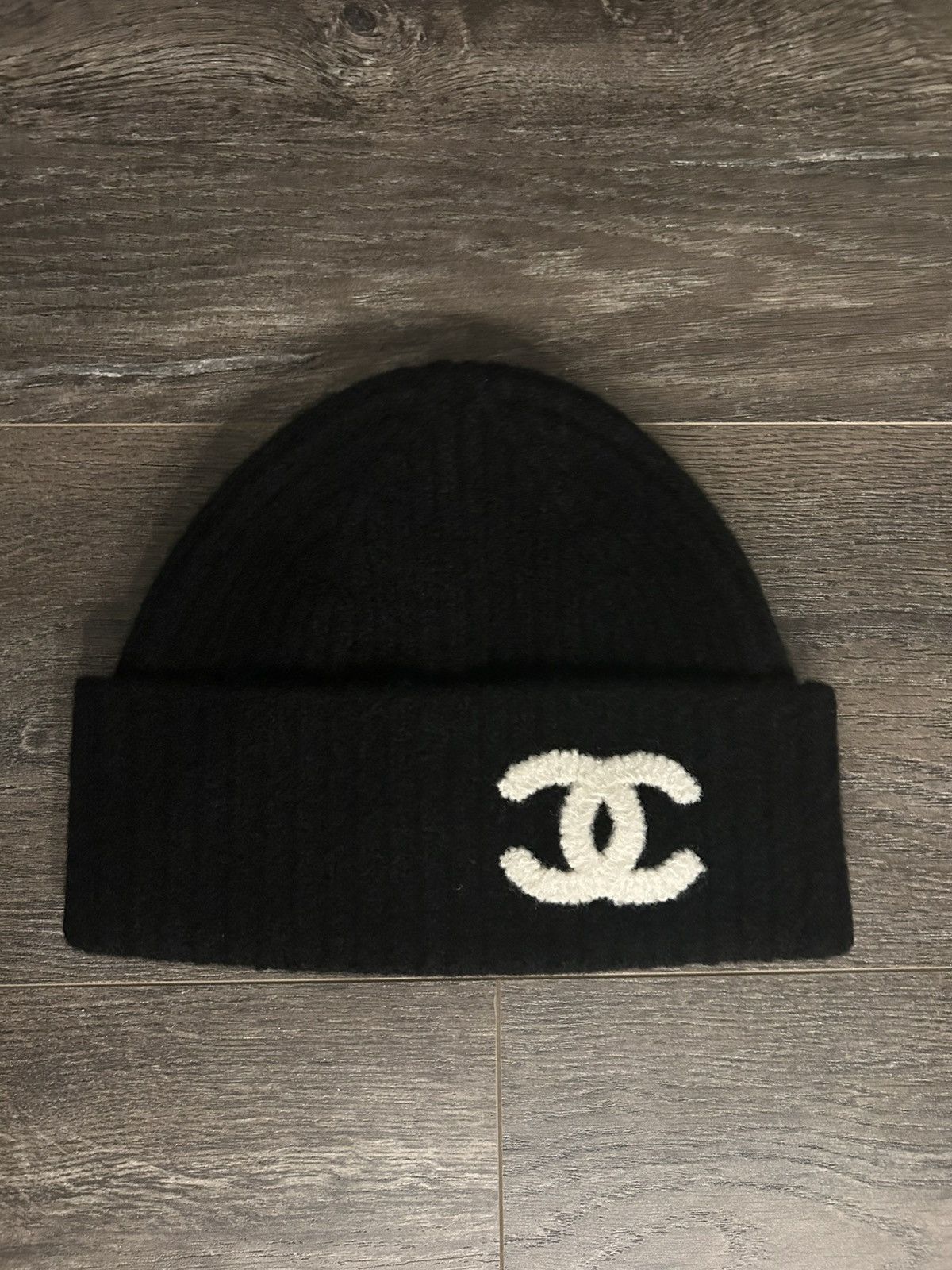 Chanel Chanel Cashmere CC Beanie Size ONE SIZE - 1 Thumbnail