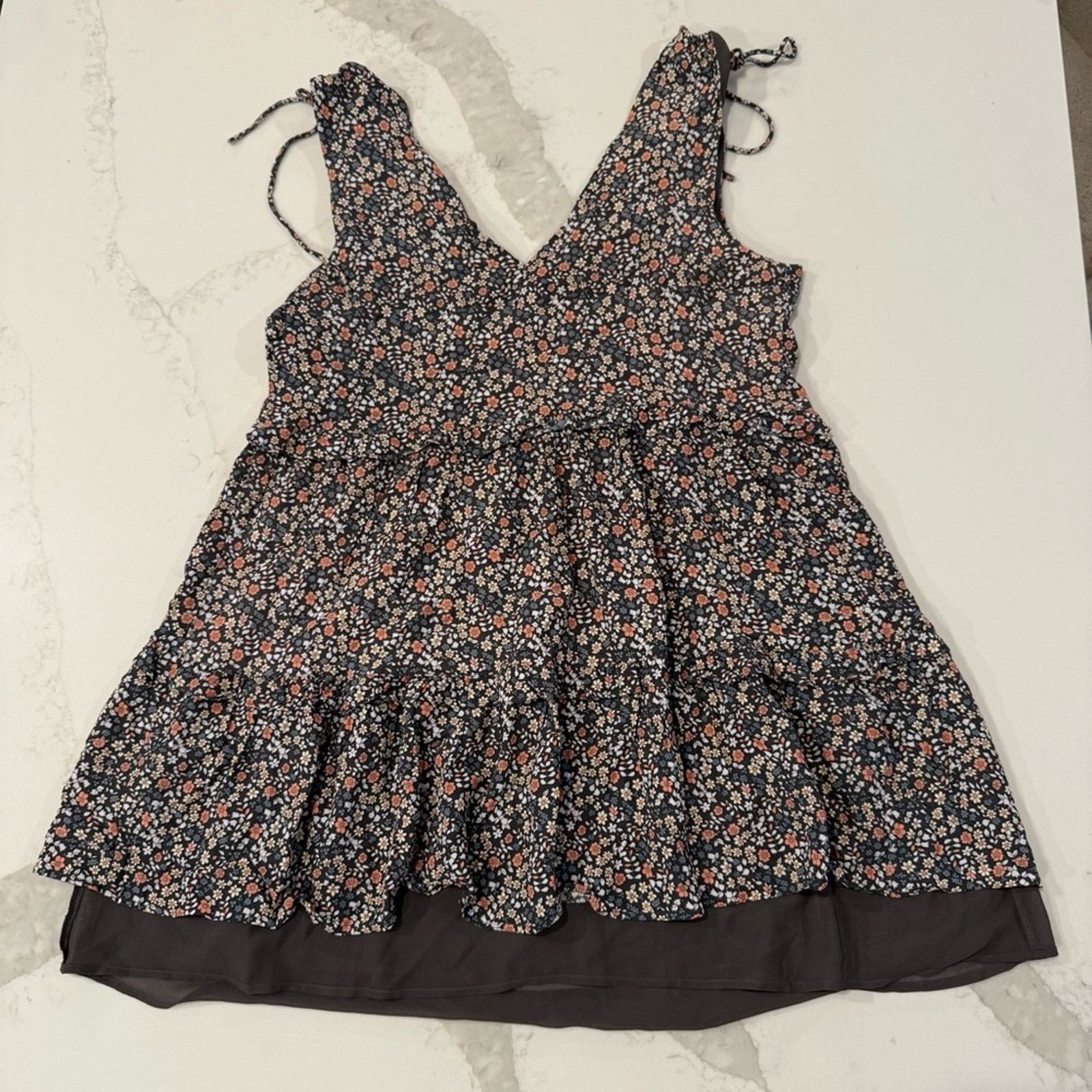 Rails Rails Janelle Floral VNeck Tiered Mini Dress Womens Medium Size M / US 6-8 / IT 42-44 - 13 Thumbnail