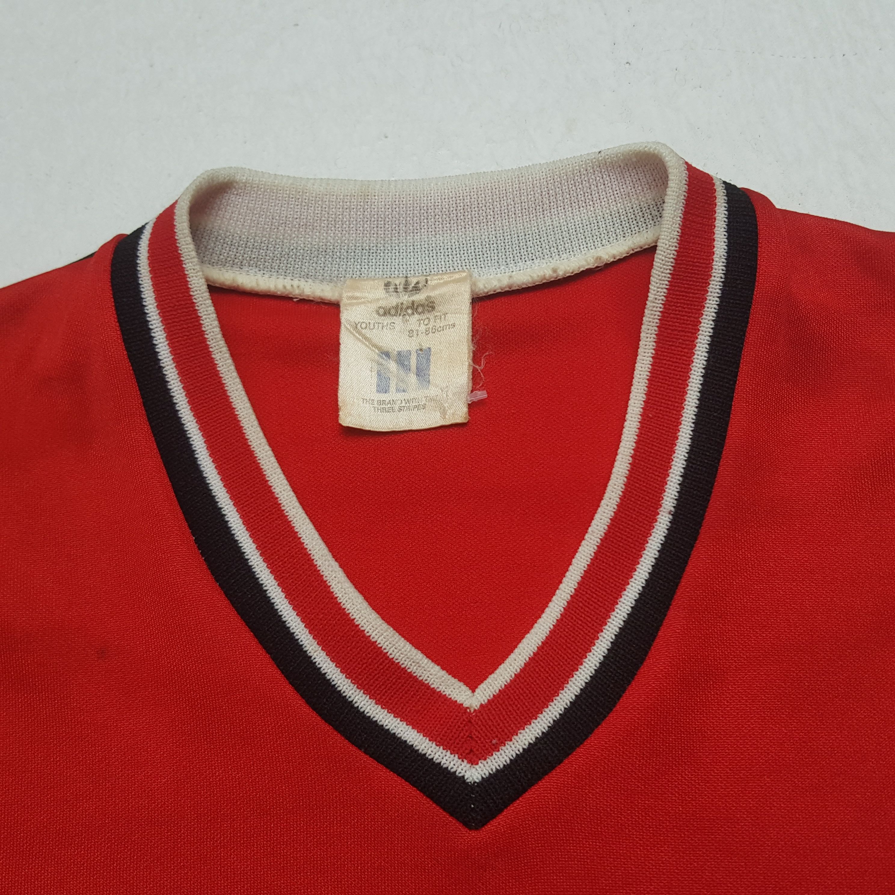 Adidas Vintage ADIDAS Manchester United 1984/1986 Jersey Shirt Size US XS / EU 42 / 0 - 4 Thumbnail