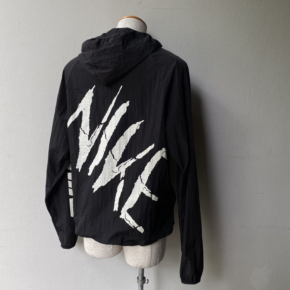 Nike Nike Black Windbreaker with Bold Back Print Size US M / EU 48-50 / 2 - 14 Thumbnail