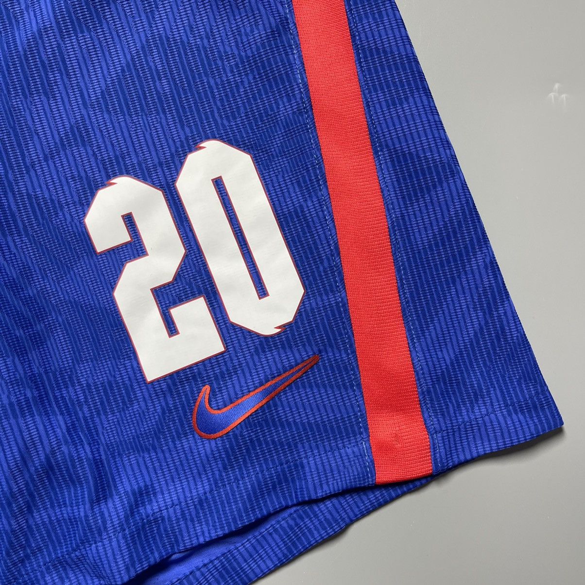 Vintage ENGLAND NIKE 2020 EURO SOCCER PLAYER ISSUE SHORTS #20 FODEN Size US 38 / EU 54 - 3 Thumbnail