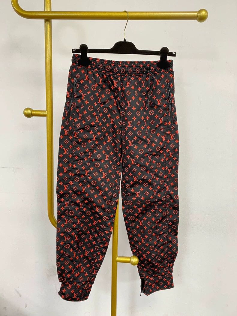 Louis Vuitton Louis Vuitton Jogging Pants with Full Print of Presbyopia Size US 36 / EU 52 - 1 Thumbnail