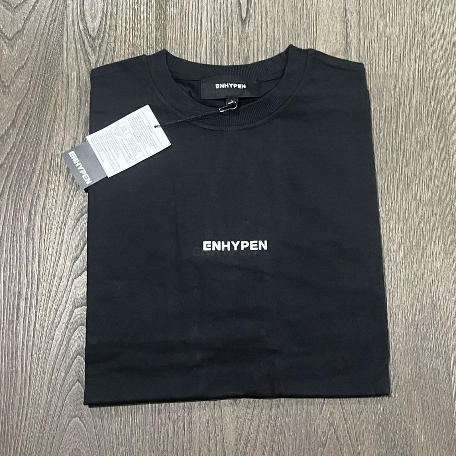 Vintage NWT Enhypen Band Dawn Dusk Black Long Sleeve T-Shirt Size L Size US L / EU 52-54 / 3 - 4 Thumbnail