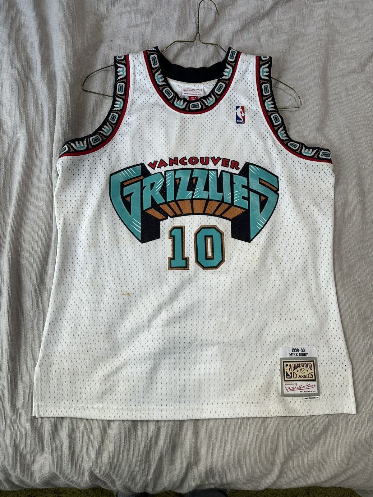 Mitchell & Ness Mike Bibby Grizzlies Jersey Size US XL / EU 56 / 4 - 1 Thumbnail