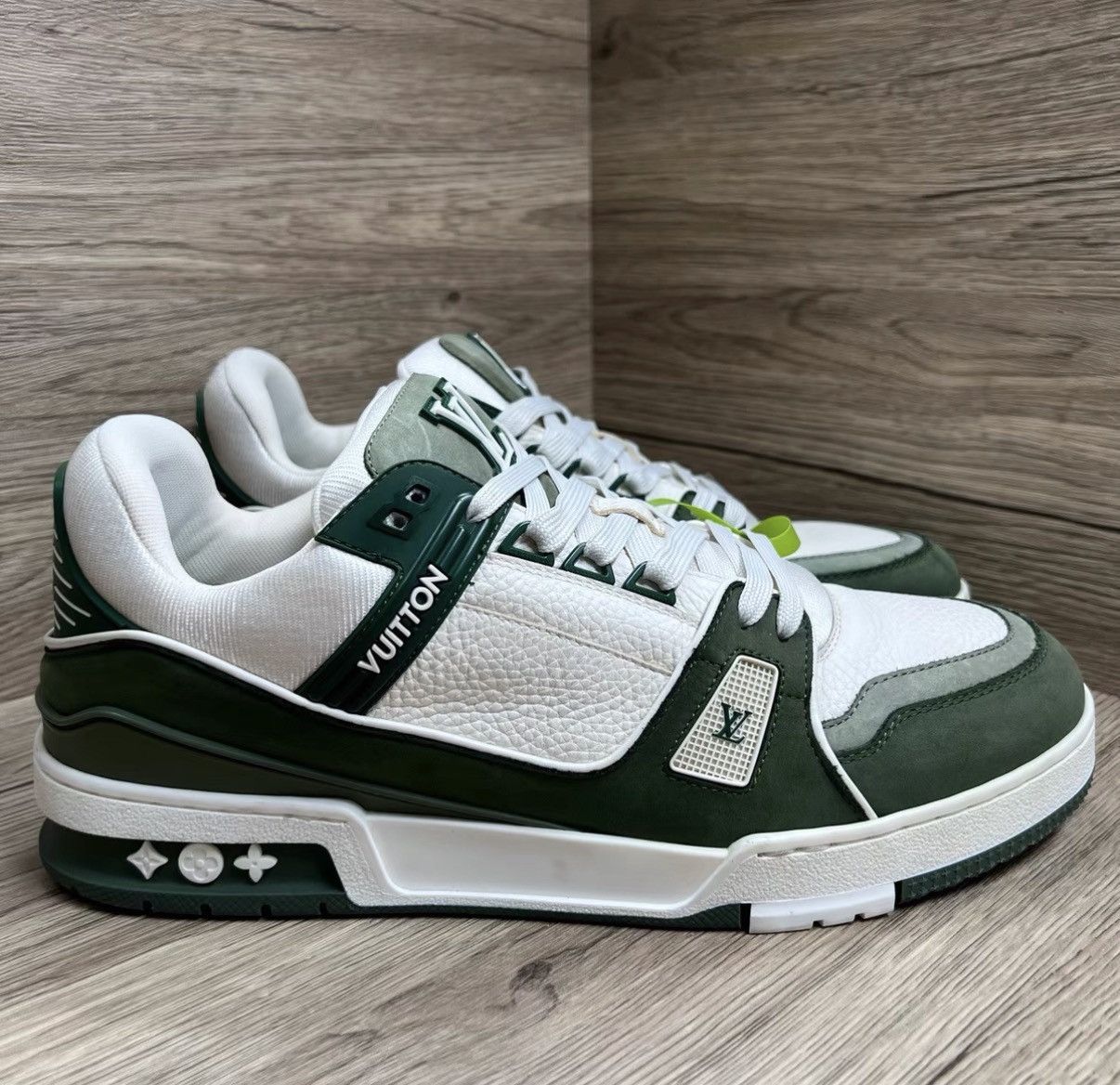 Louis Vuitton LV Louis Vuitton Trainer White & Green Sneakers J41 Size US 9.5 / EU 42-43 - 3 Thumbnail
