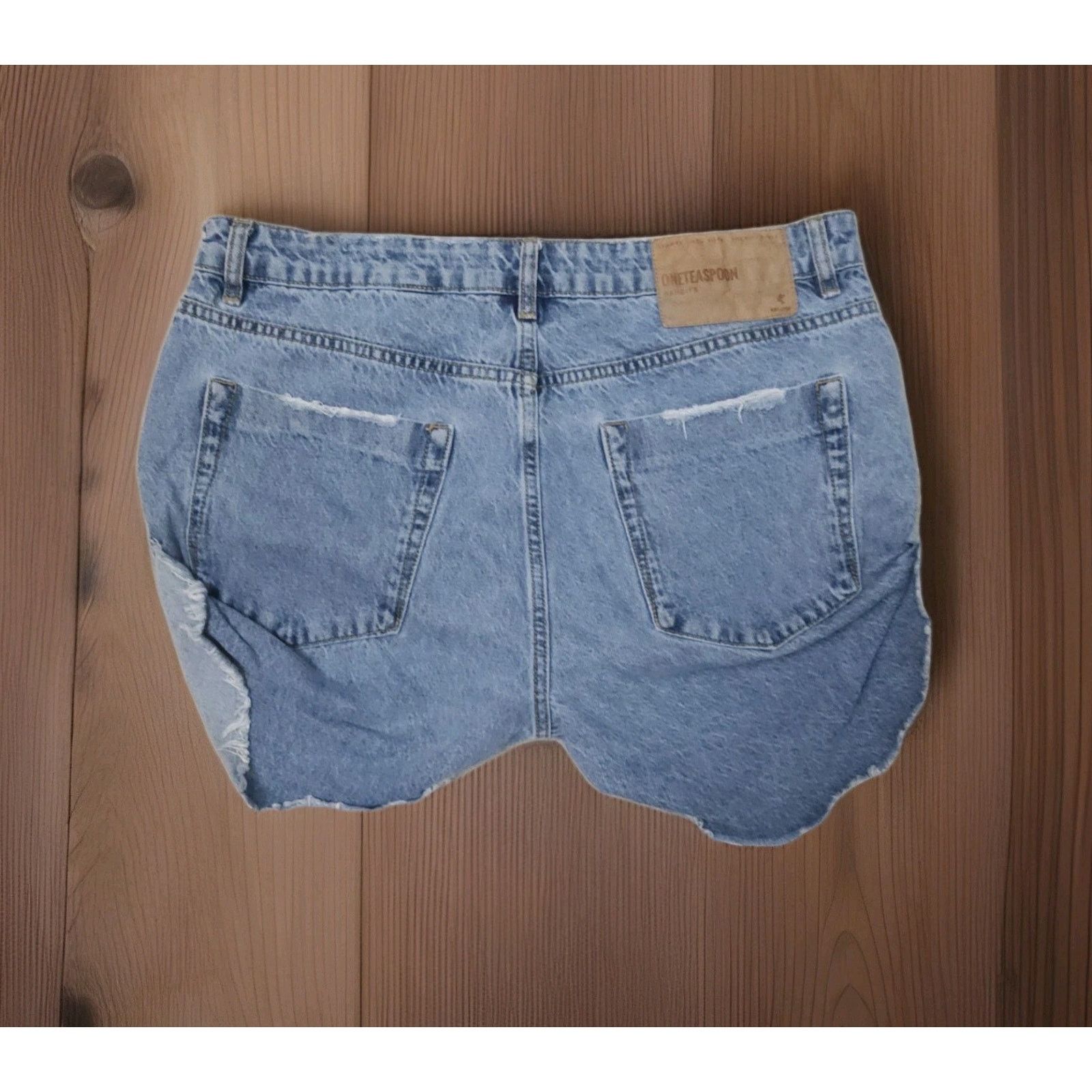 One Teaspoon One Teaspoon Bandits low-waist denim shorts. Size 30 Size 30" / US 8 / IT 44 - 3 Thumbnail