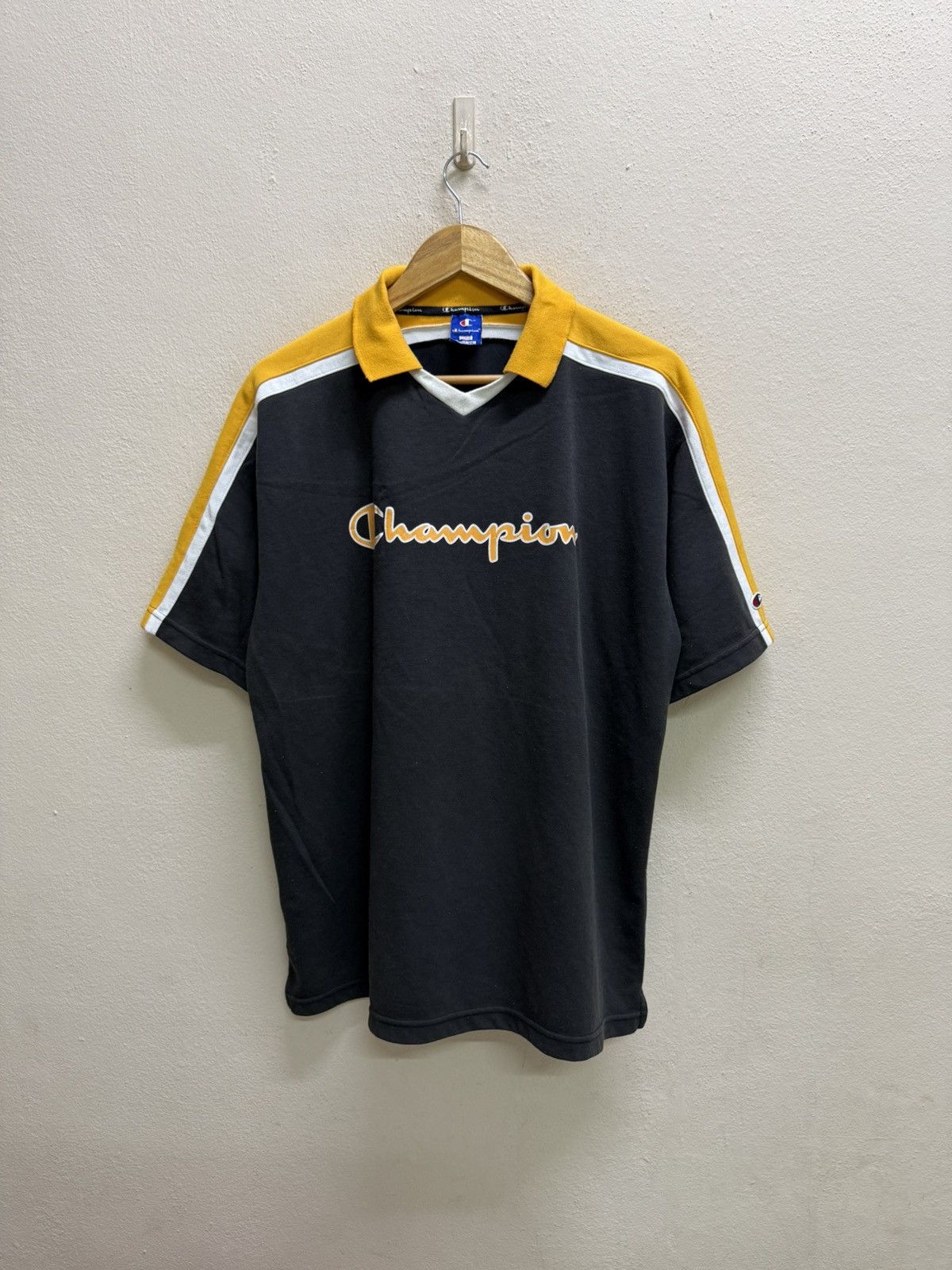 Champion Vintage Champion Spellout Logo Vneck Shortsleeve Tshirt Size US L / EU 52-54 / 3 - 16 Thumbnail