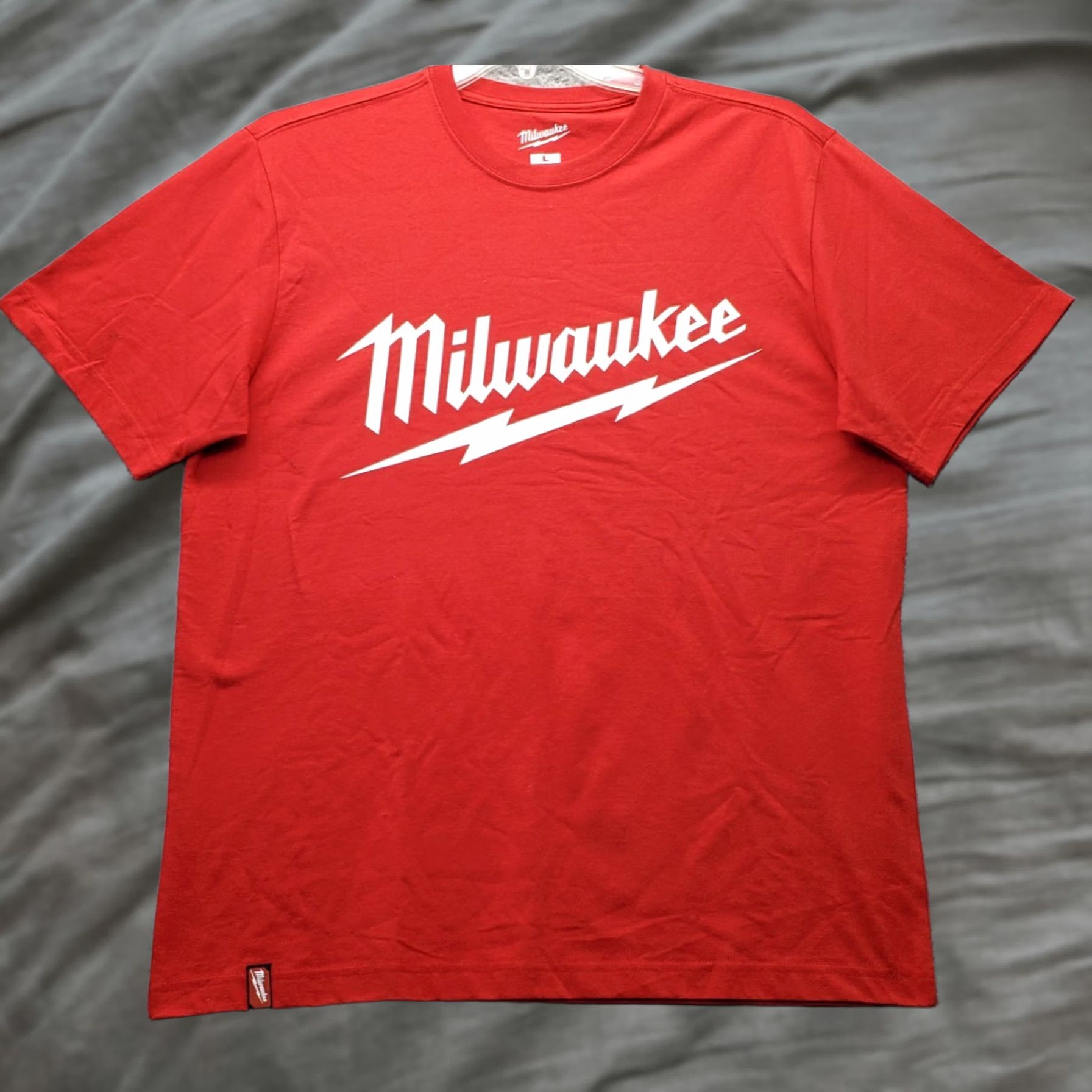 Vintage Milwaukee Mens T-Shirt L Red Logo Front Short Sleeve Crew Neck Shirt Size US L / EU 52-54 / 3 - 1 Thumbnail
