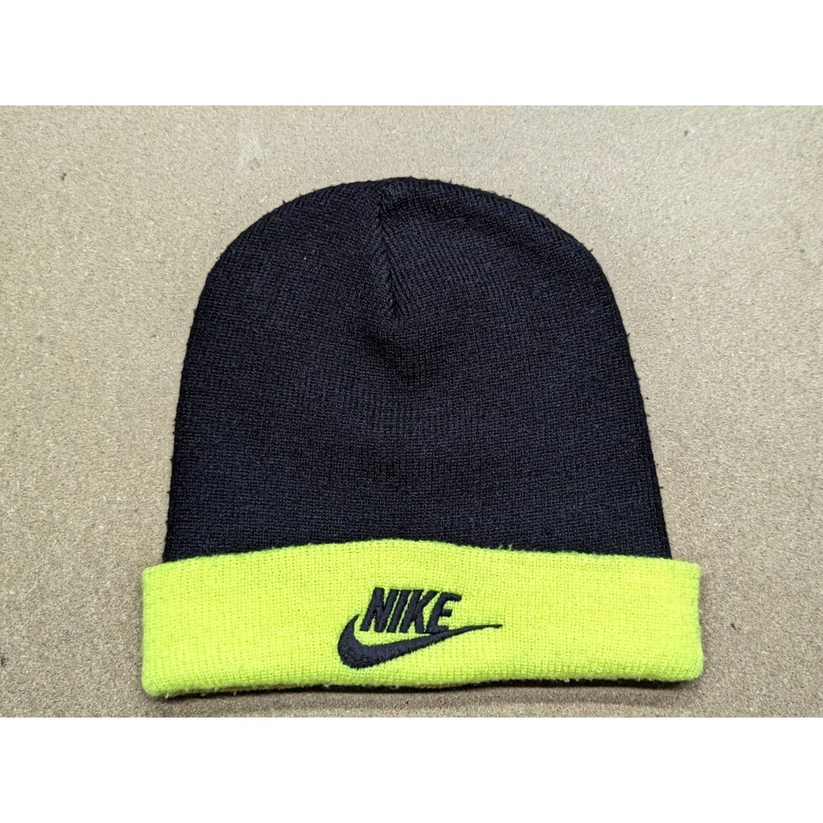 Nike VINTAGE Nike Borussia Dortmund Beanie Hat One Size Black Cuffed Football BVB 90s Boys Womens Mens Size ONE SIZE - 2 Thumbnail
