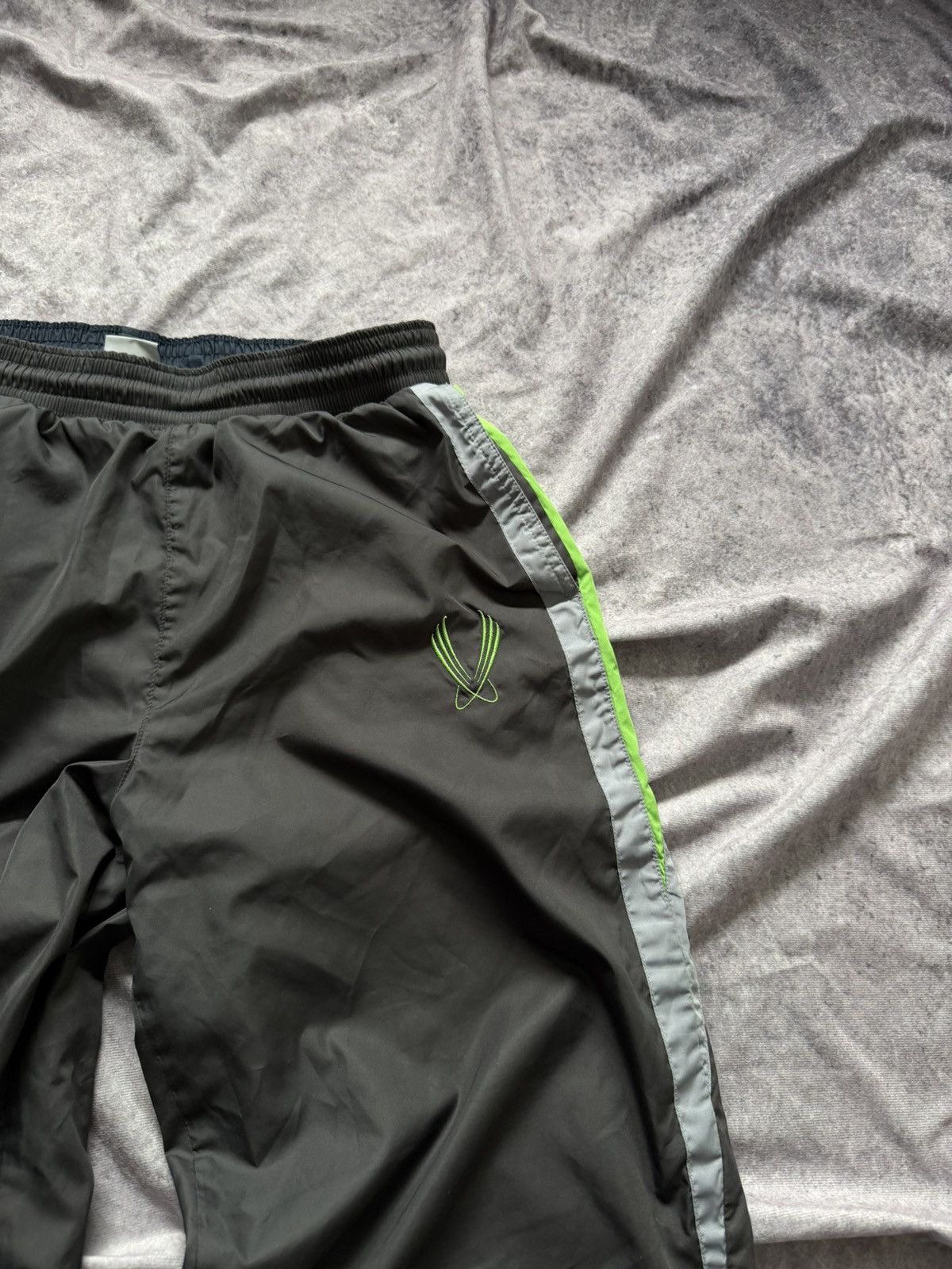 Nike Y2K Nike Nylon Pants Vintage Mens Gray Size XS(L-kids) Size US 28 / EU 44 - 5 Thumbnail