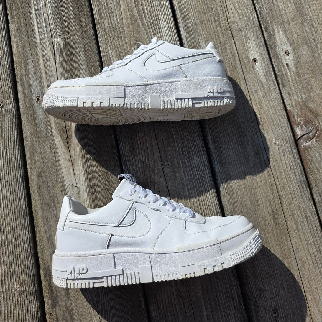 Nike Nike Air Force 1 Low Pixel "White" Size US 8.5 / IT 38.5 - 2 Thumbnail