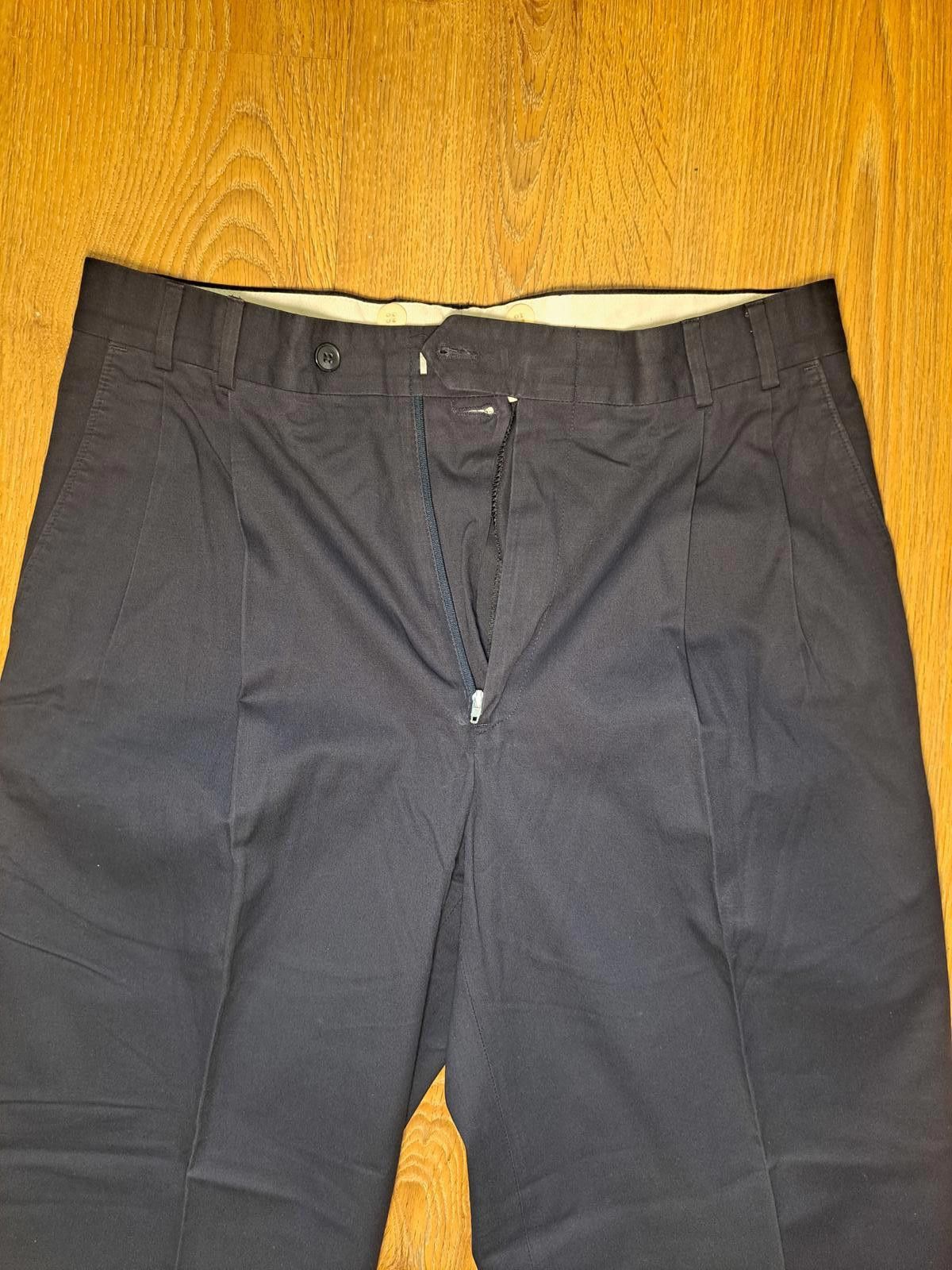 Jos. A. Bank Jos A Bank Chino Pants Mens 30x29 Navy Cotton Pleated Size US 30 / EU 46 - 4 Thumbnail